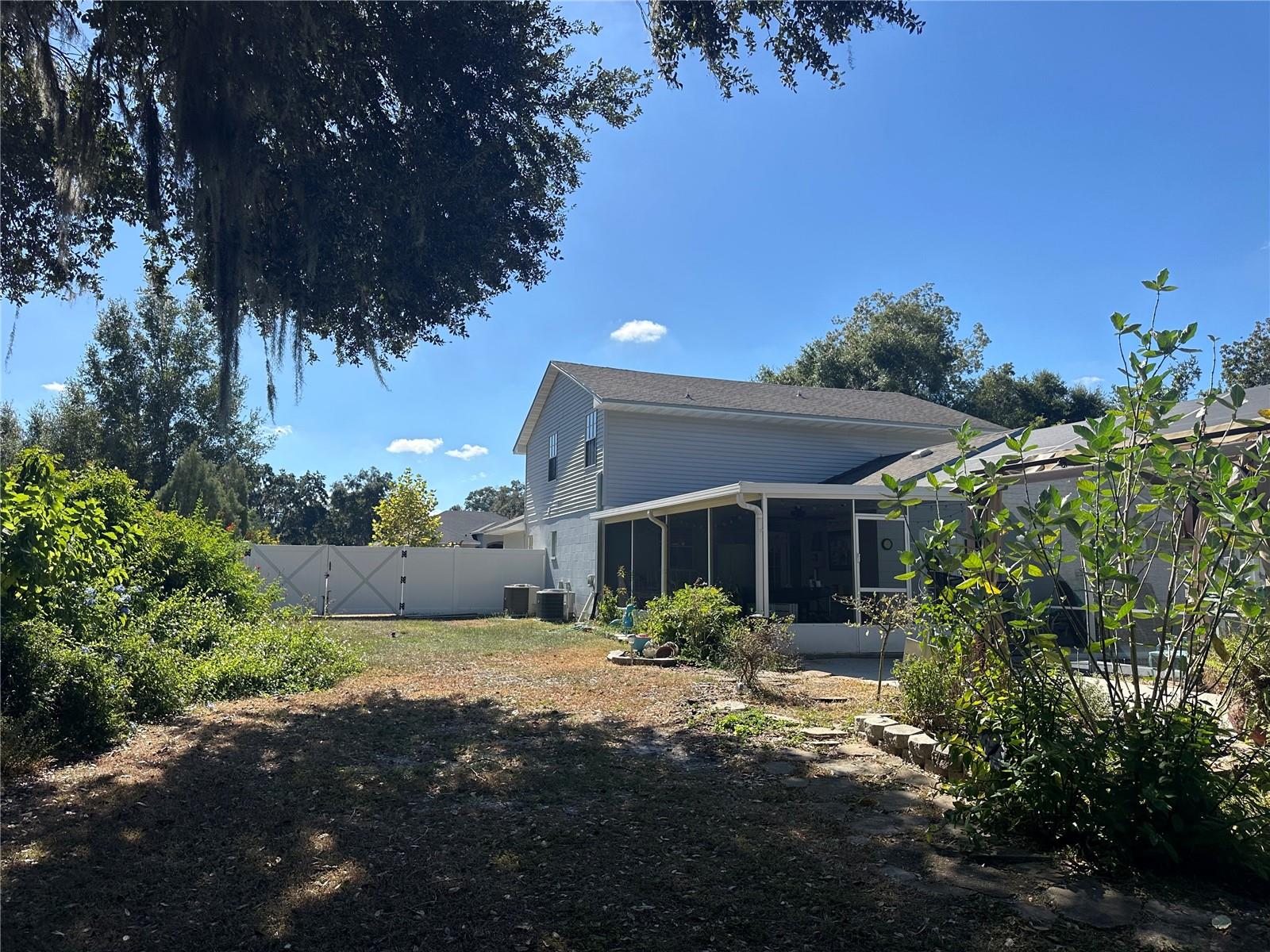 Image 17 of 33 For 3110 River Oaks Drive