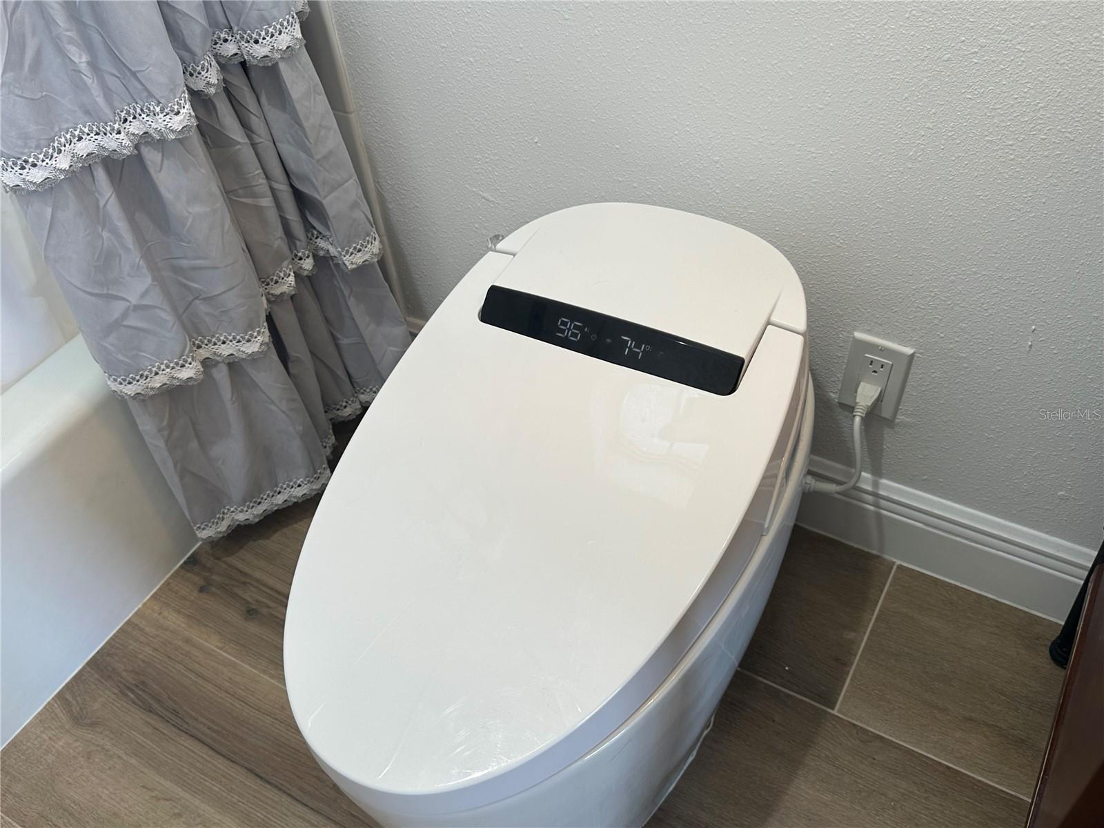 Image 22 of 33 For 3110 River Oaks Drive