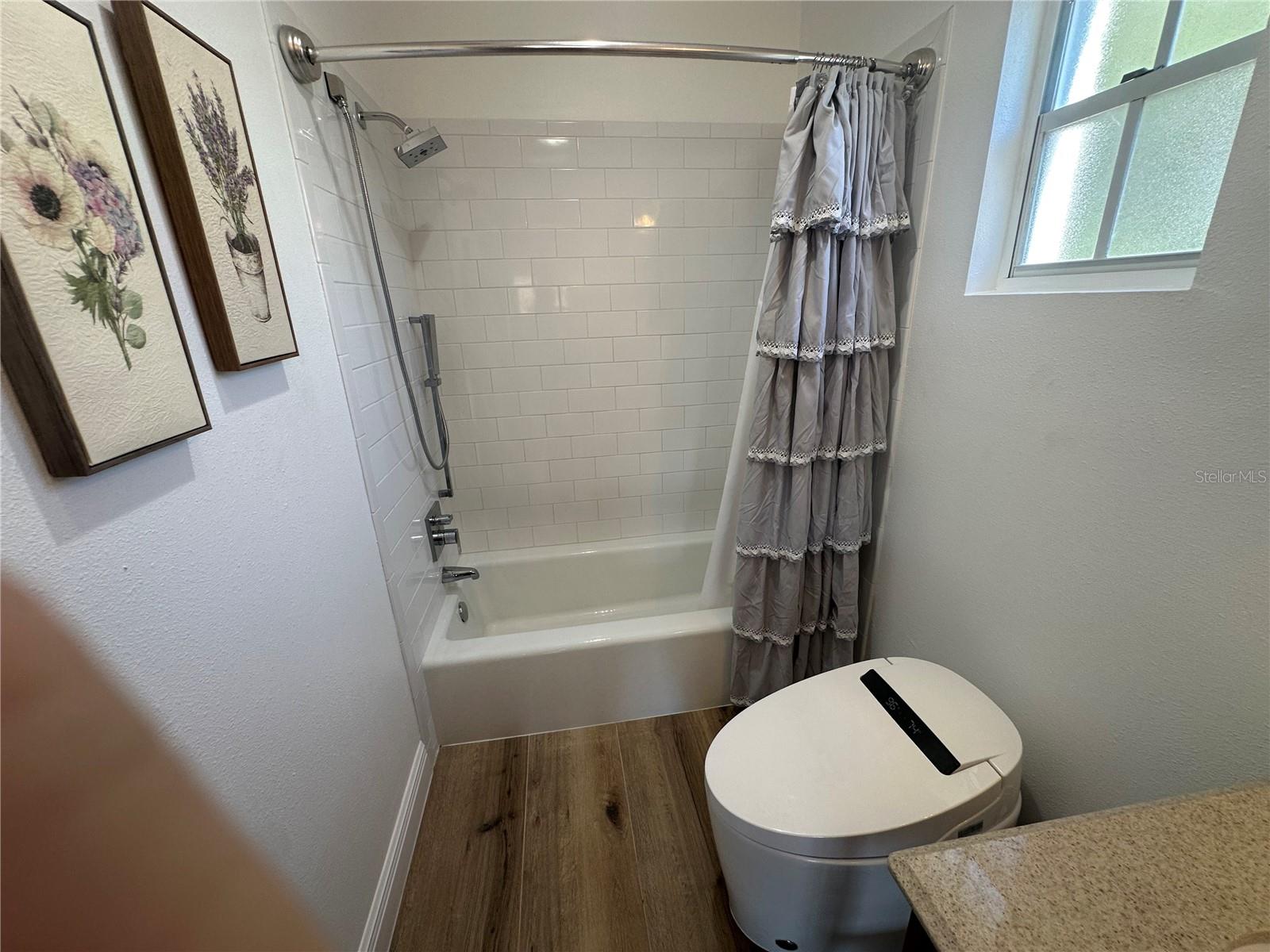 Image 25 of 33 For 3110 River Oaks Drive