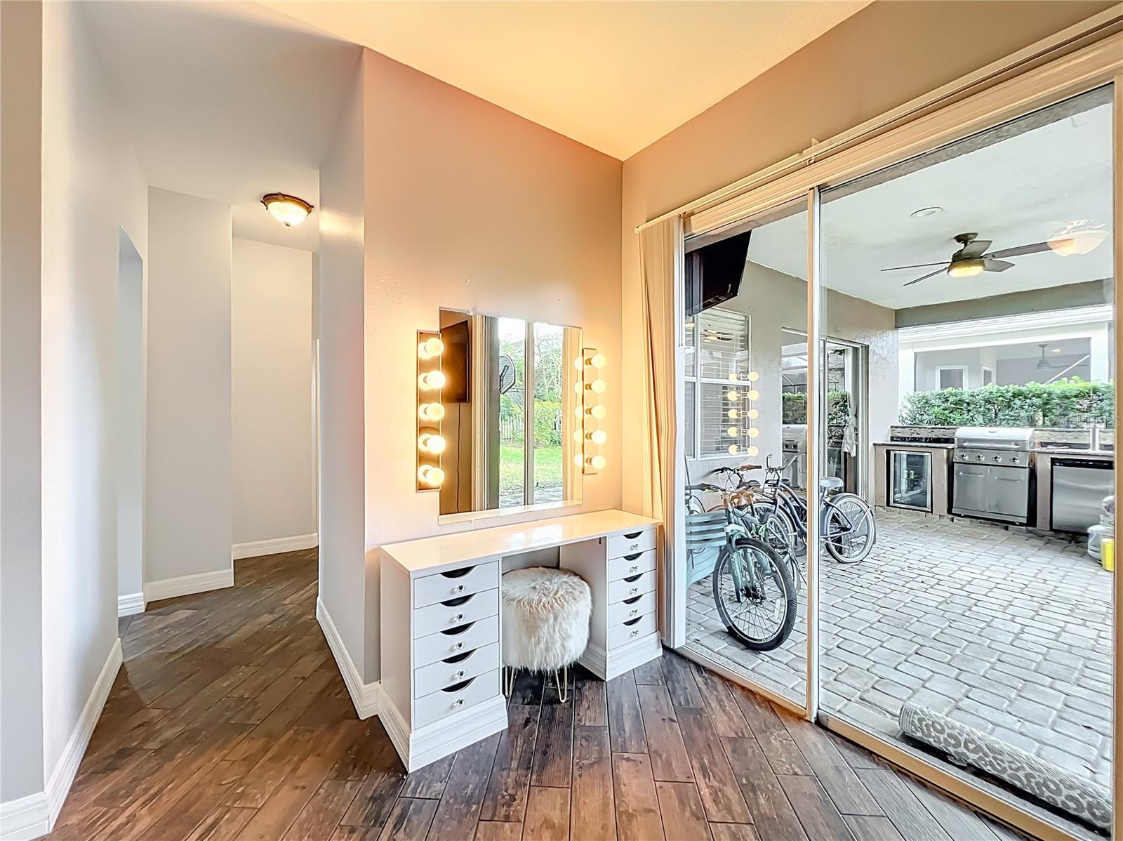 Image 16 of 27 For 810 Lakeworth Circle