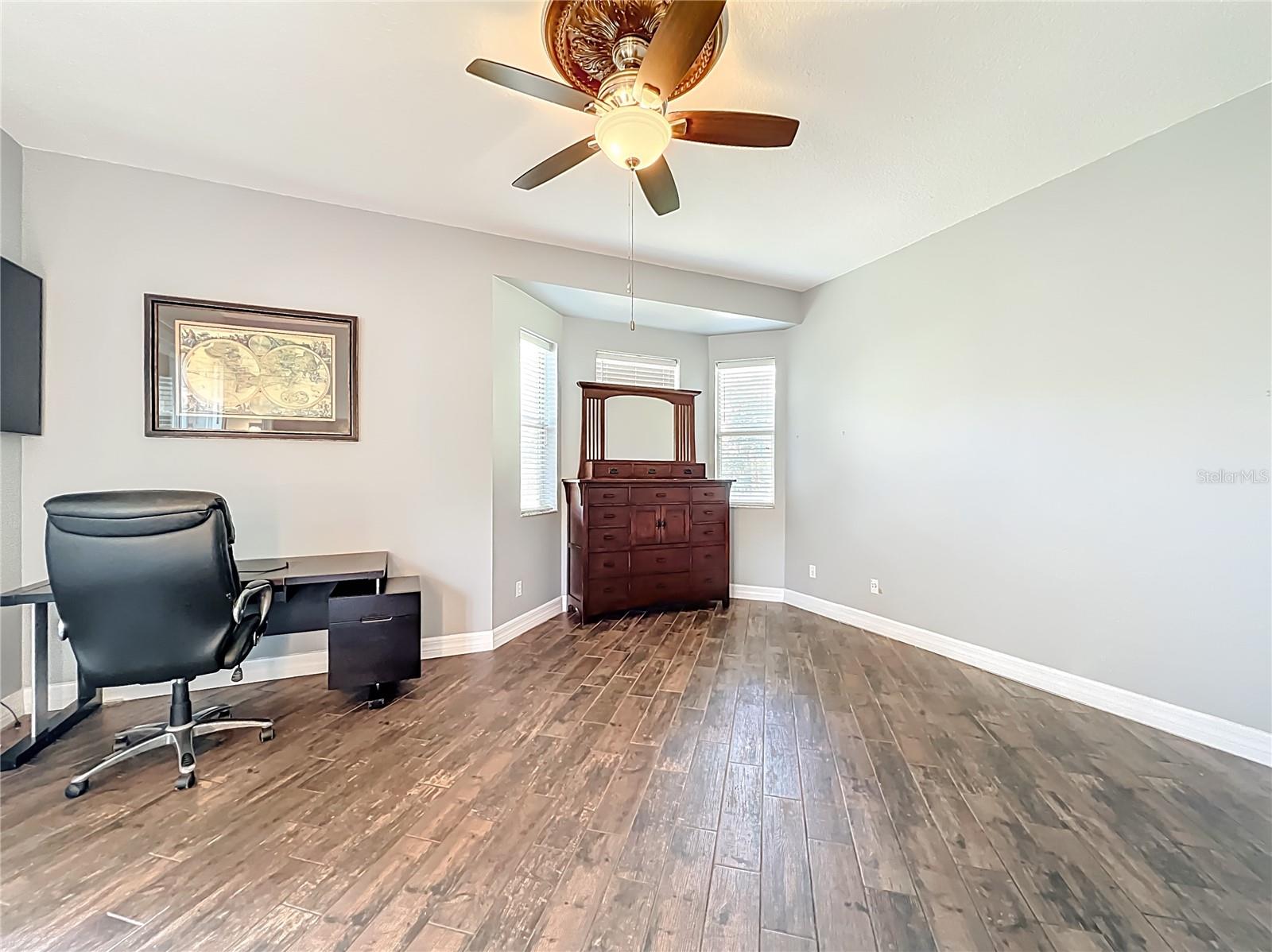 Image 17 of 27 For 810 Lakeworth Circle