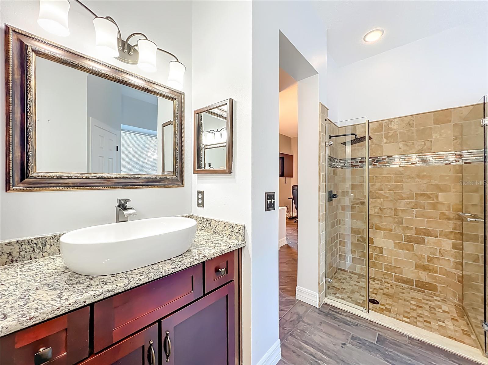 Image 19 of 27 For 810 Lakeworth Circle