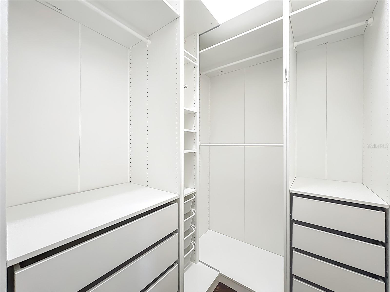 Image 22 of 27 For 810 Lakeworth Circle