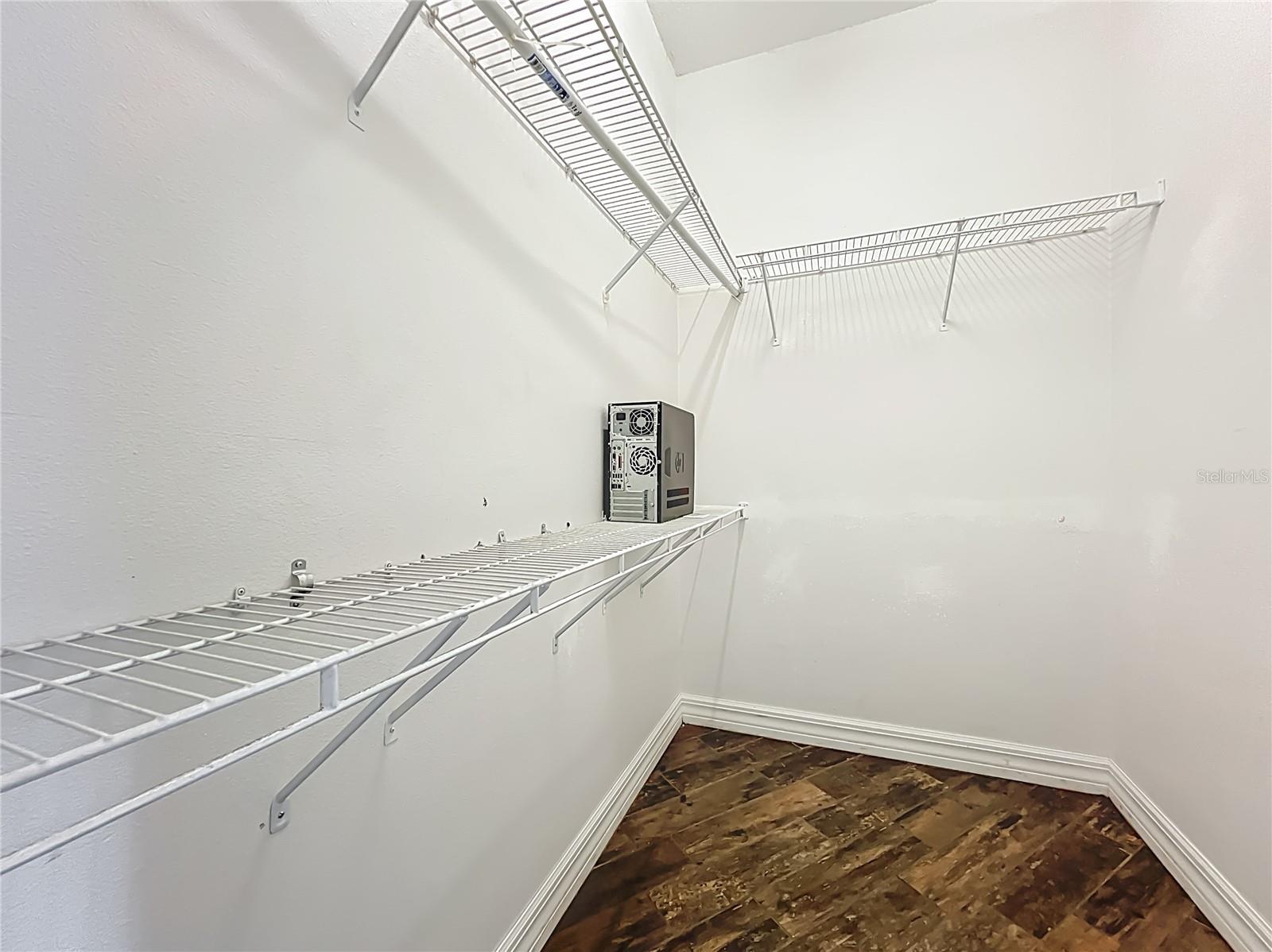 Image 23 of 27 For 810 Lakeworth Circle