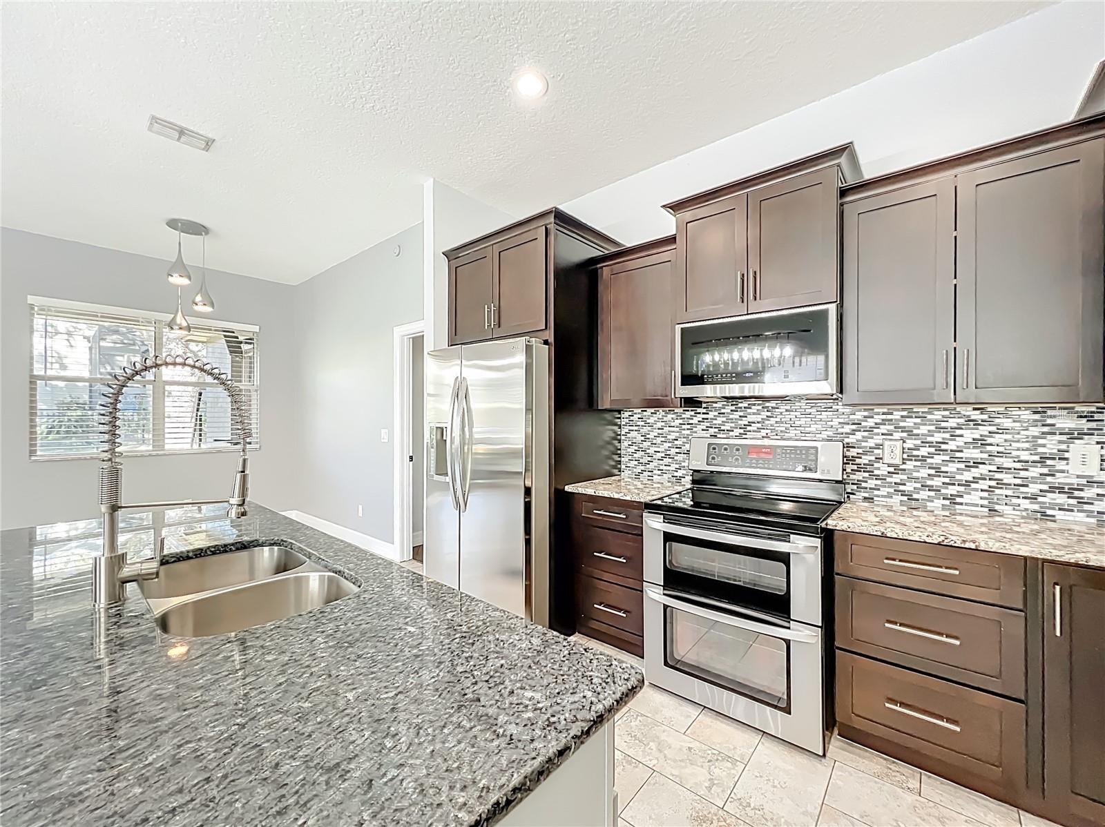 Image 4 of 27 For 810 Lakeworth Circle