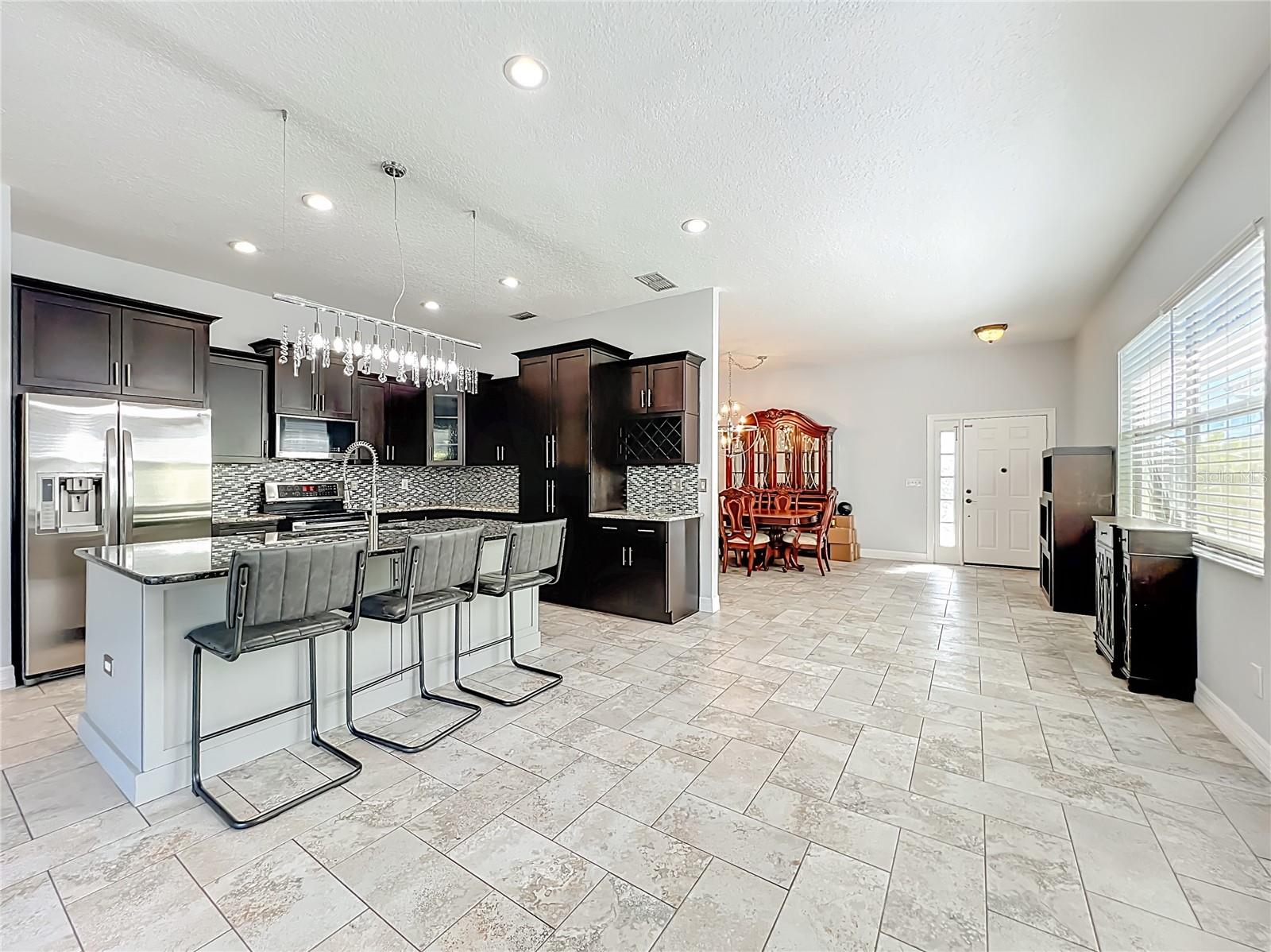 Image 5 of 27 For 810 Lakeworth Circle