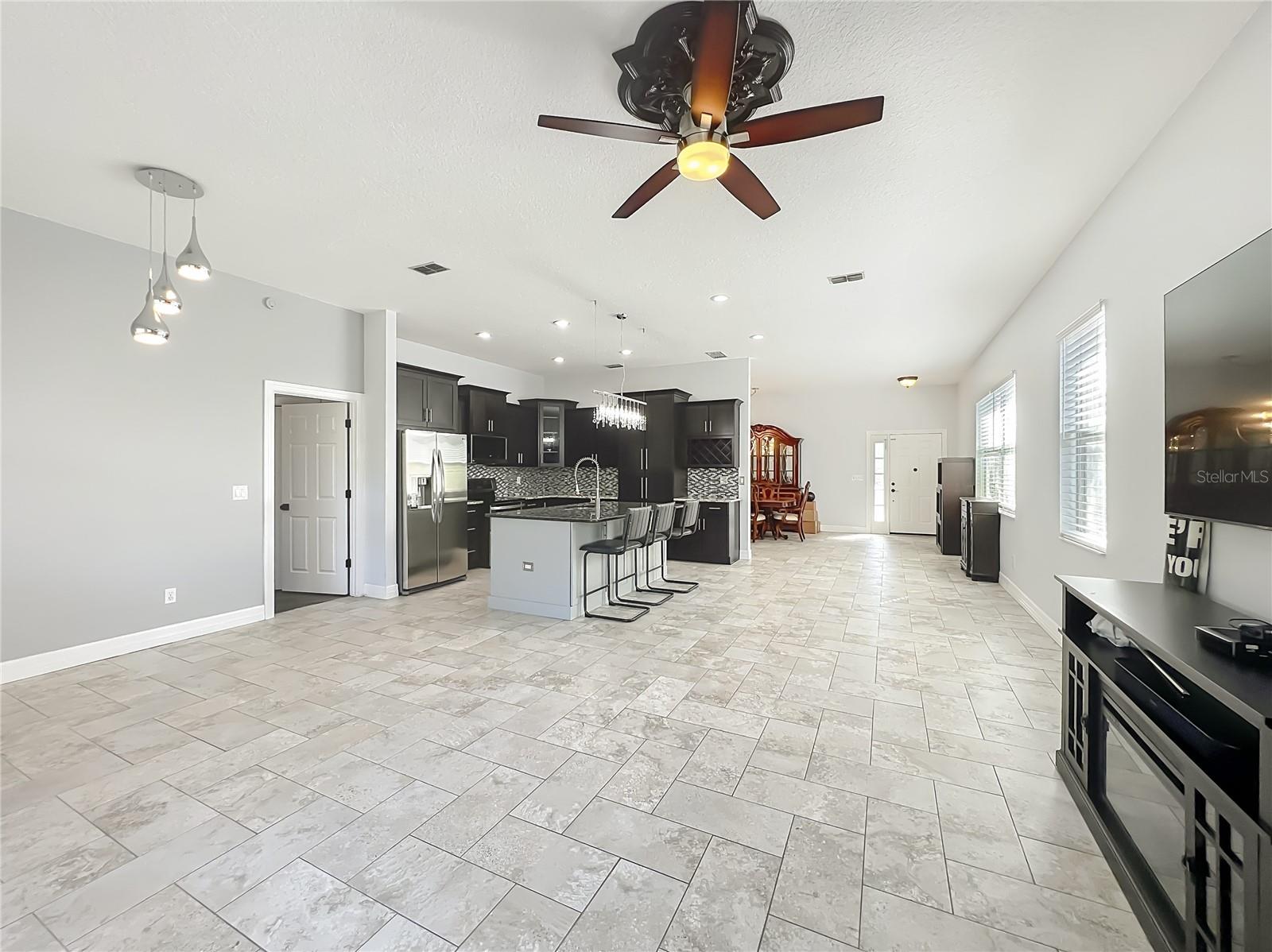 Image 7 of 27 For 810 Lakeworth Circle