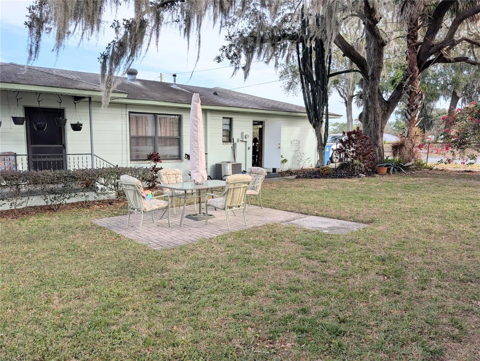 Image 14 of 59 For 17 Bay Street