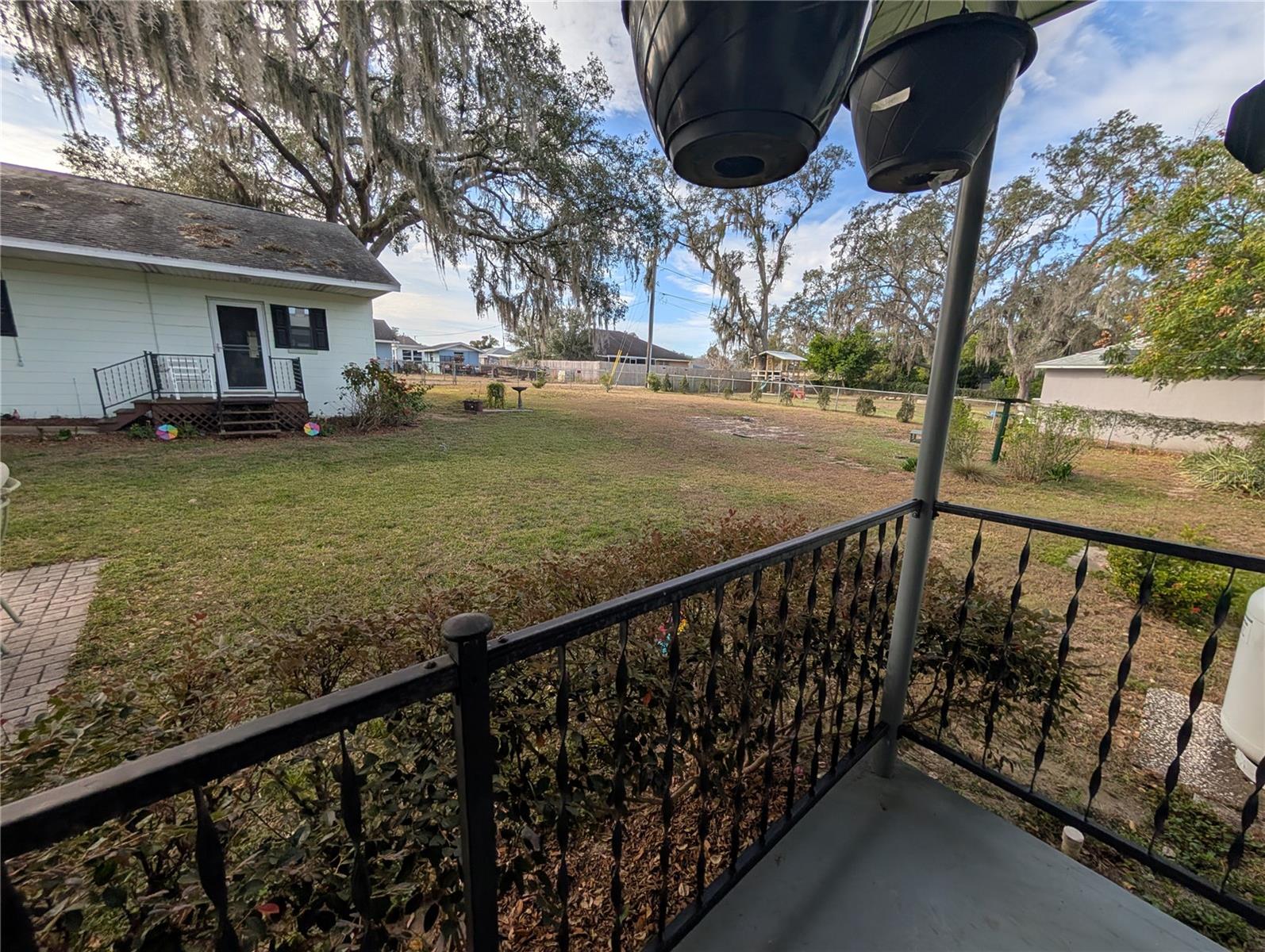 Image 15 of 59 For 17 Bay Street