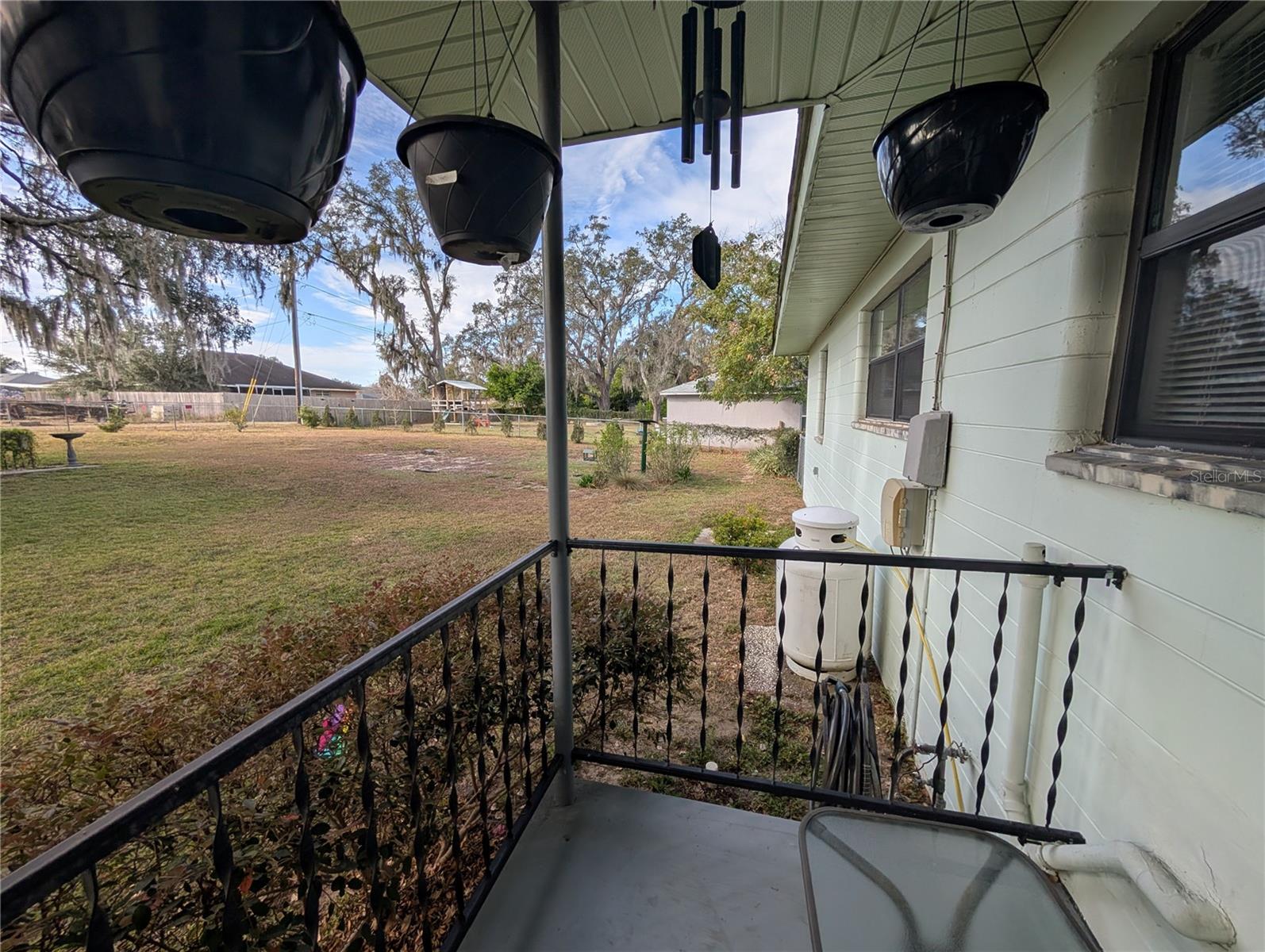 Image 16 of 59 For 17 Bay Street