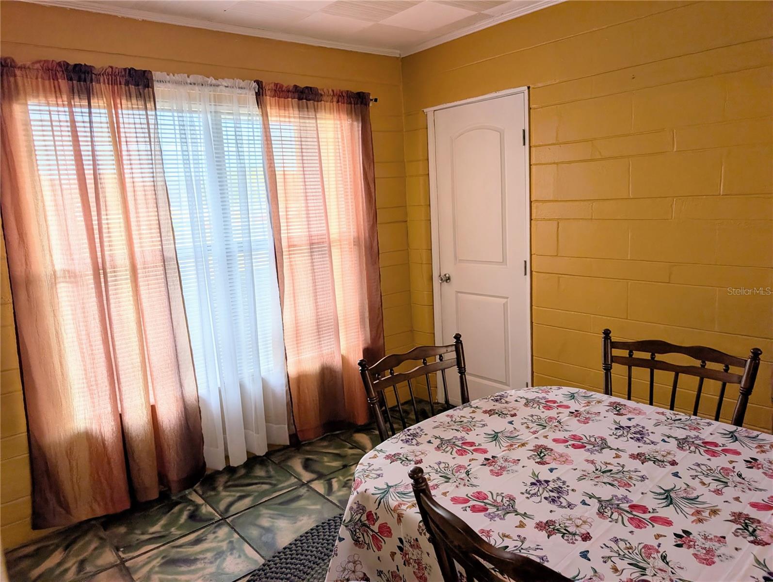 Image 18 of 59 For 17 Bay Street