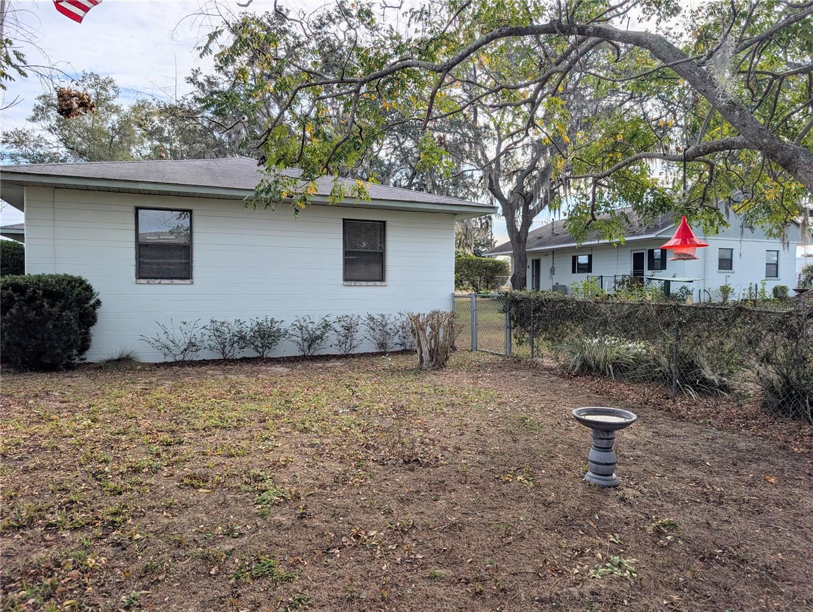 Image 22 of 59 For 17 Bay Street