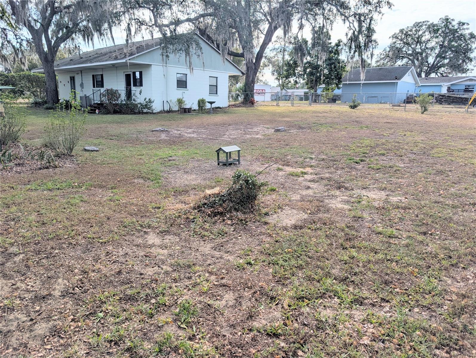 Image 24 of 59 For 17 Bay Street