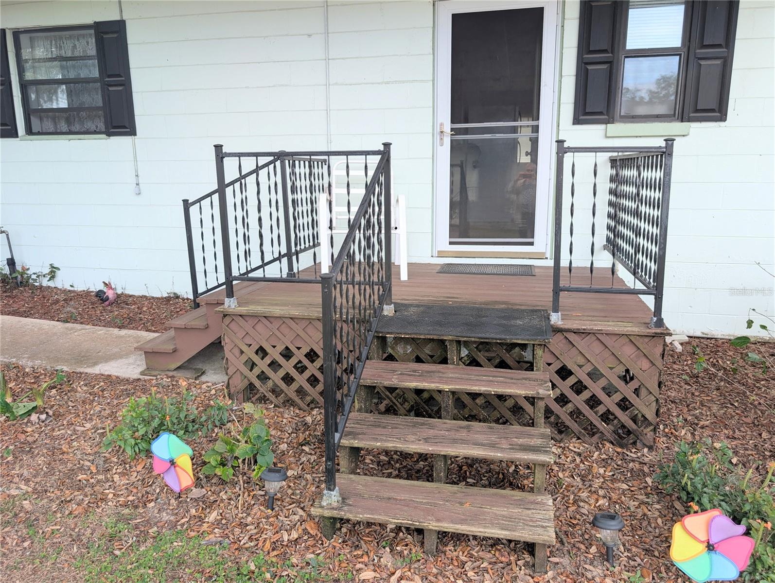 Image 33 of 59 For 17 Bay Street