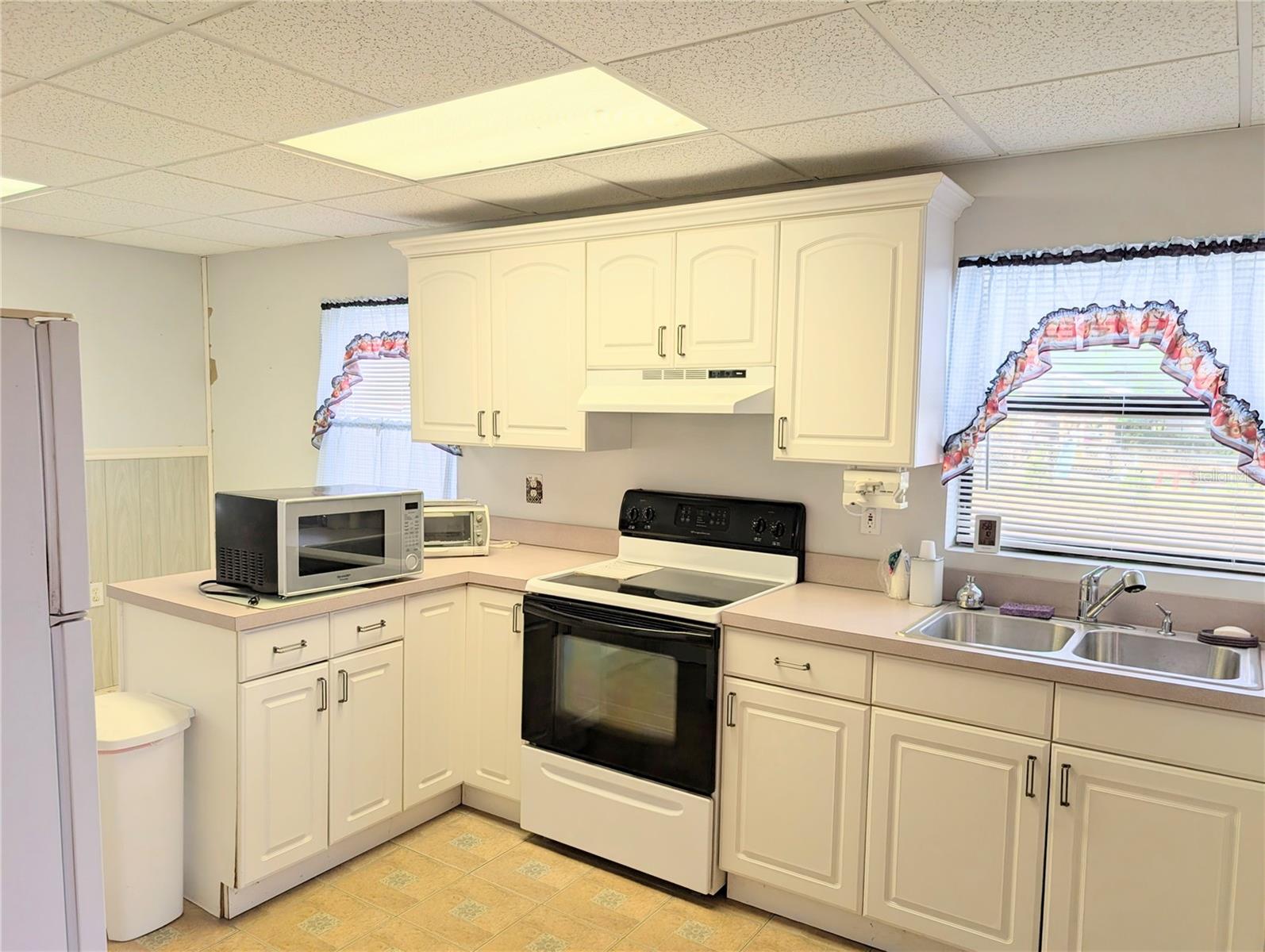 Image 38 of 59 For 17 Bay Street