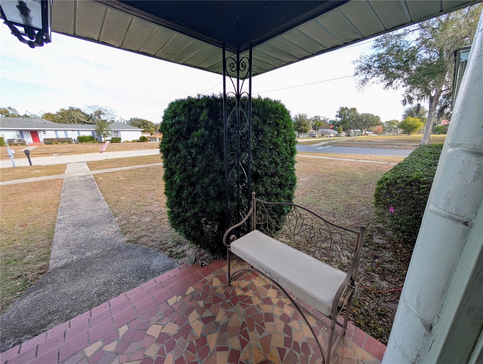 Image 4 of 59 For 17 Bay Street