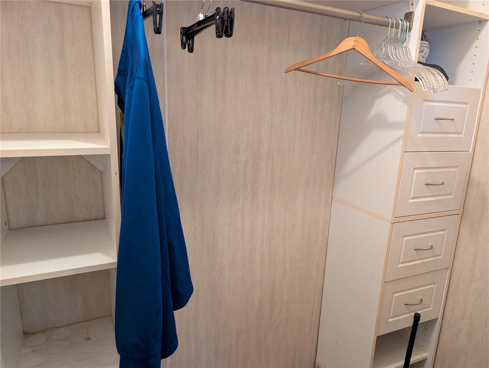 Image 41 of 59 For 17 Bay Street