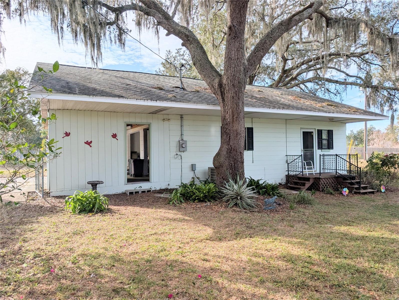 Image 44 of 59 For 17 Bay Street