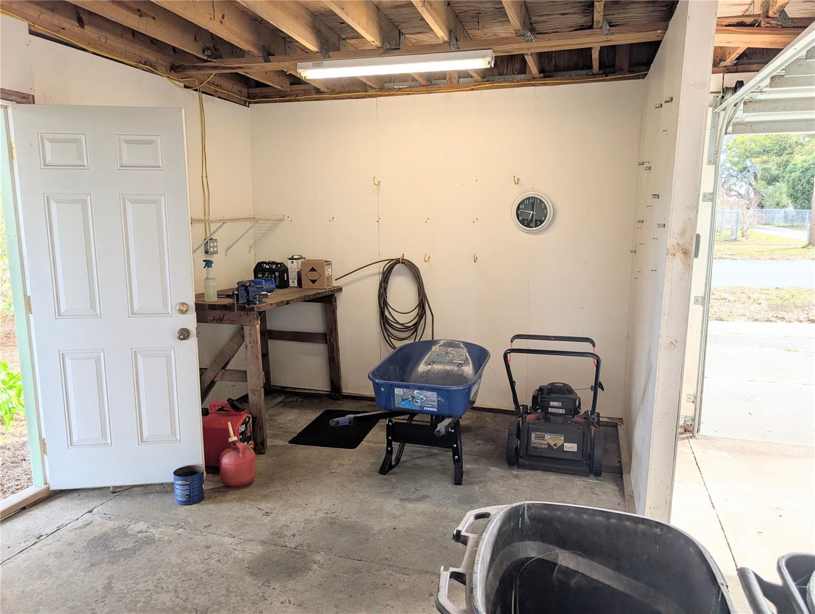 Image 46 of 59 For 17 Bay Street