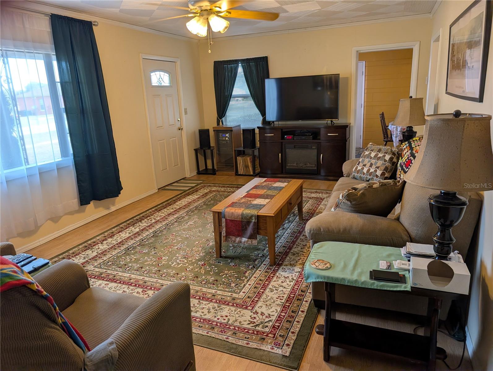 Image 8 of 59 For 17 Bay Street