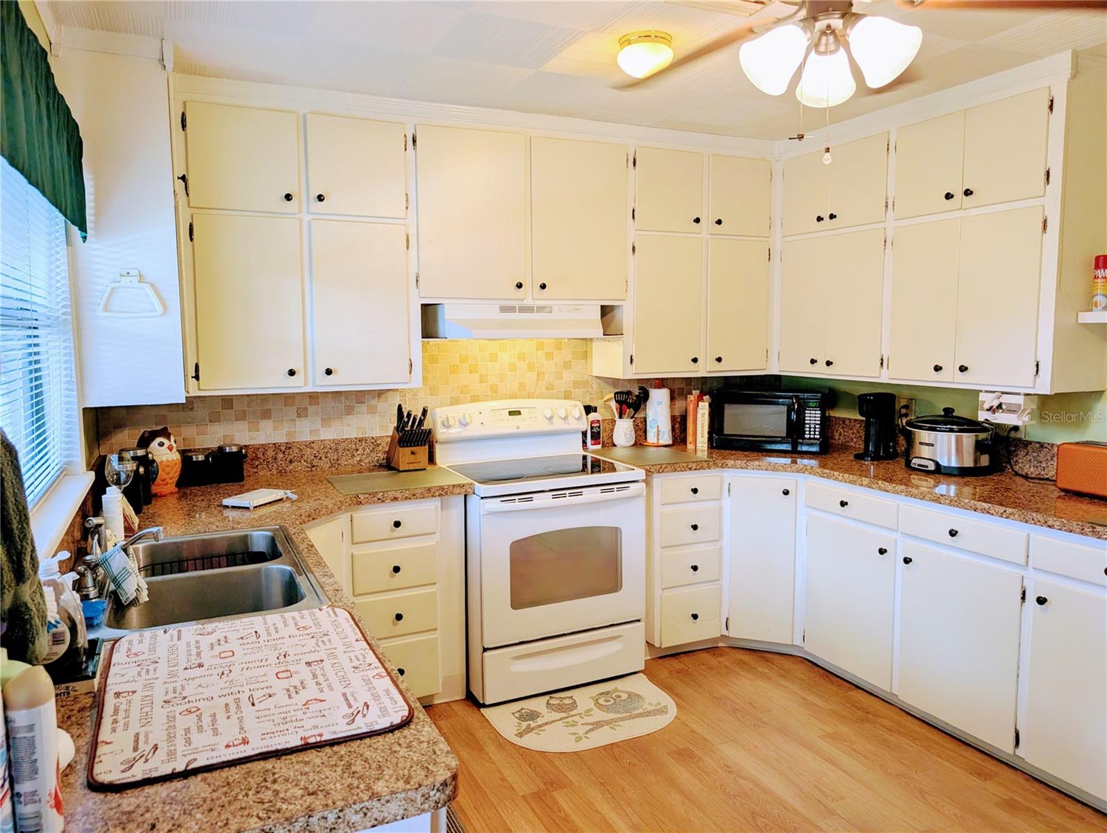 Image 9 of 59 For 17 Bay Street