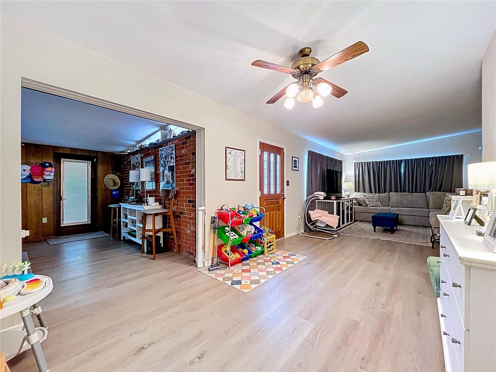 Image 5 of 26 For 1580 Floral Avenue