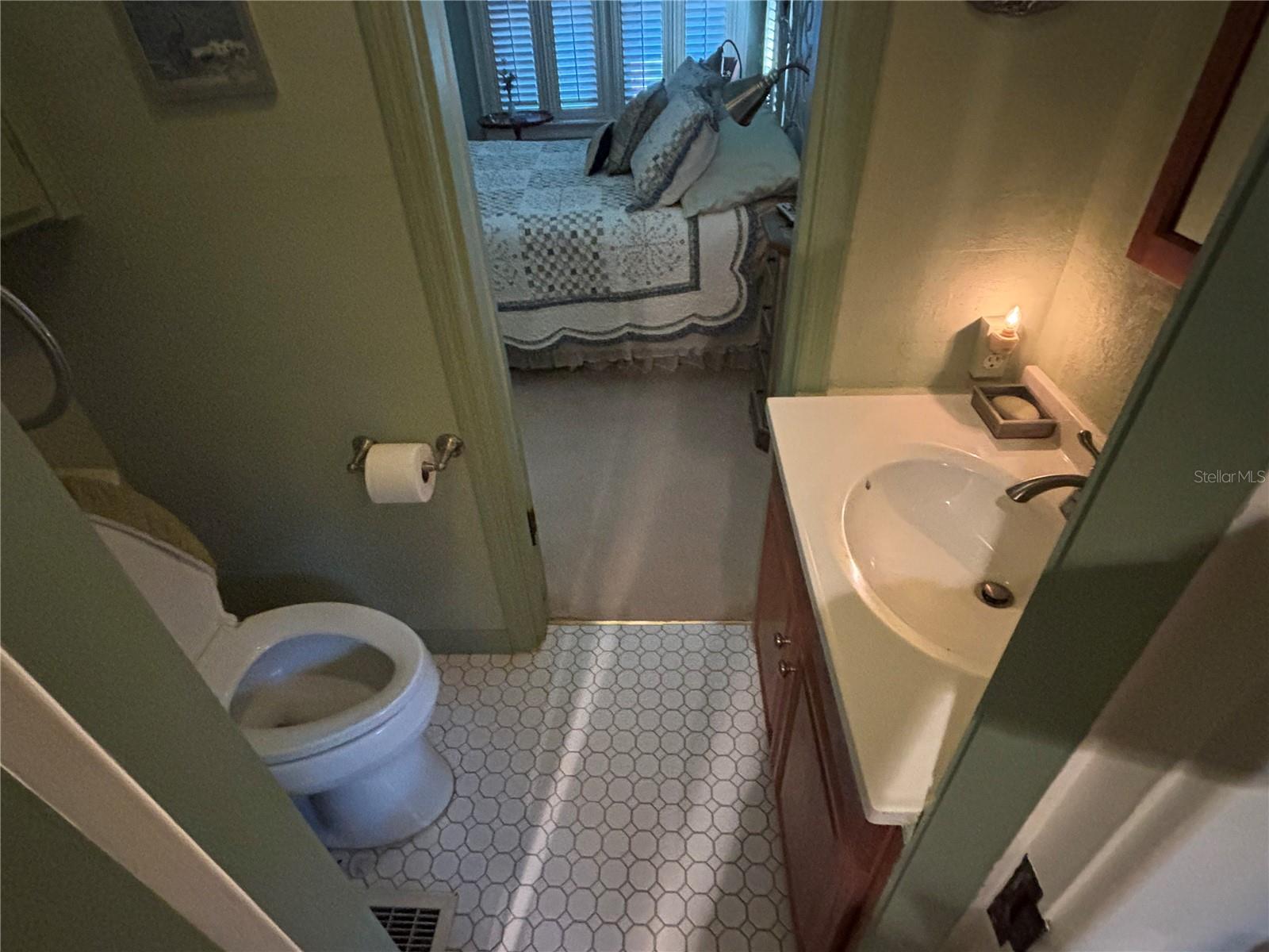 Image 19 of 50 For 1230 Orange