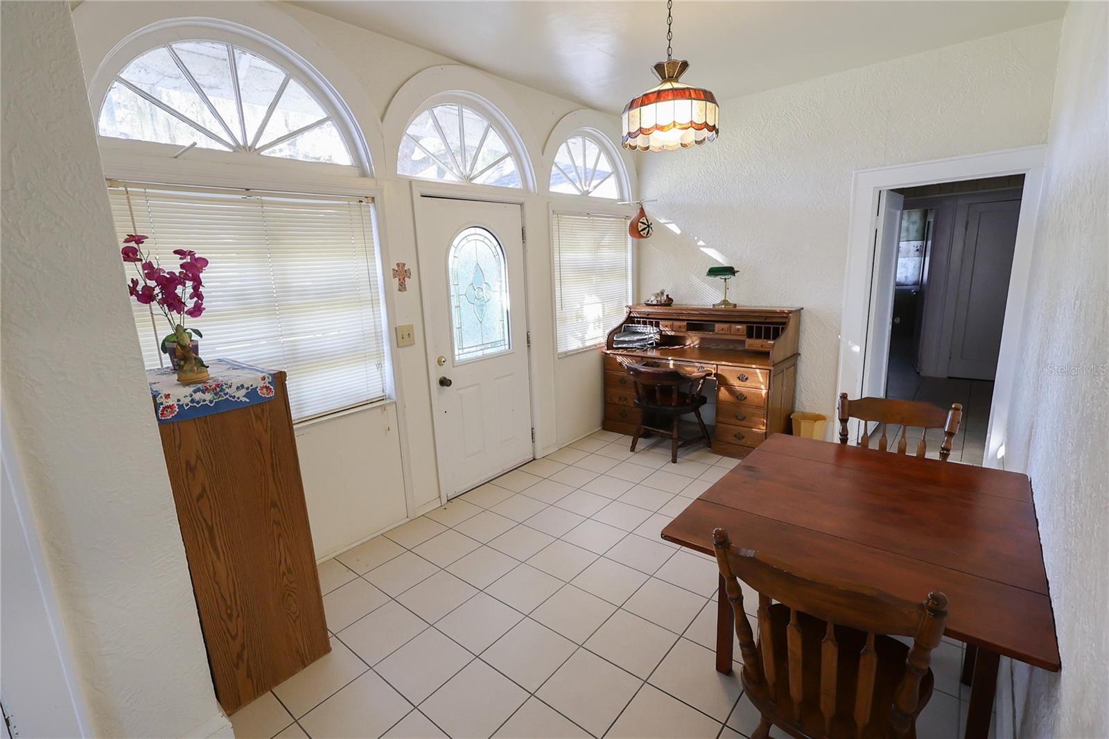 Image 10 of 42 For 601 Alta Vista Drive