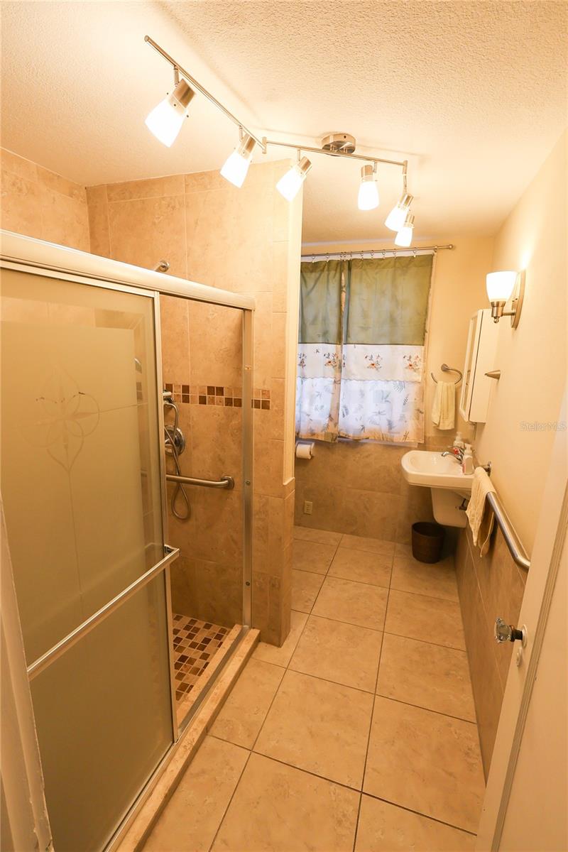 Image 15 of 42 For 601 Alta Vista Drive