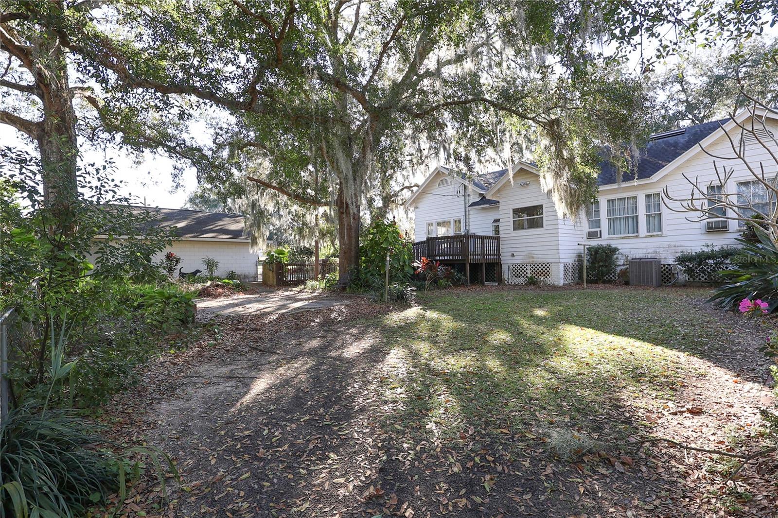 Image 33 of 42 For 601 Alta Vista Drive