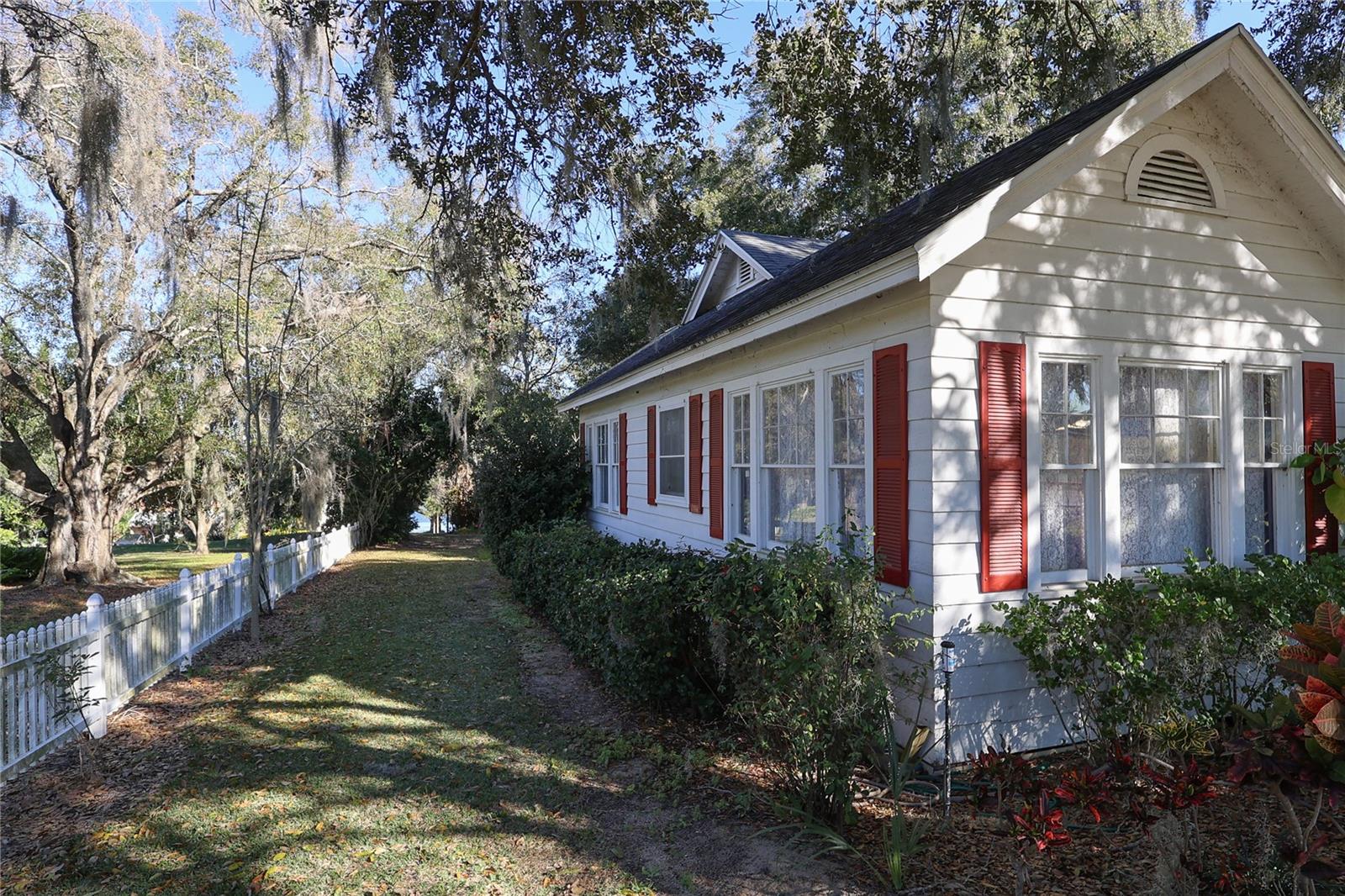 Image 37 of 42 For 601 Alta Vista Drive