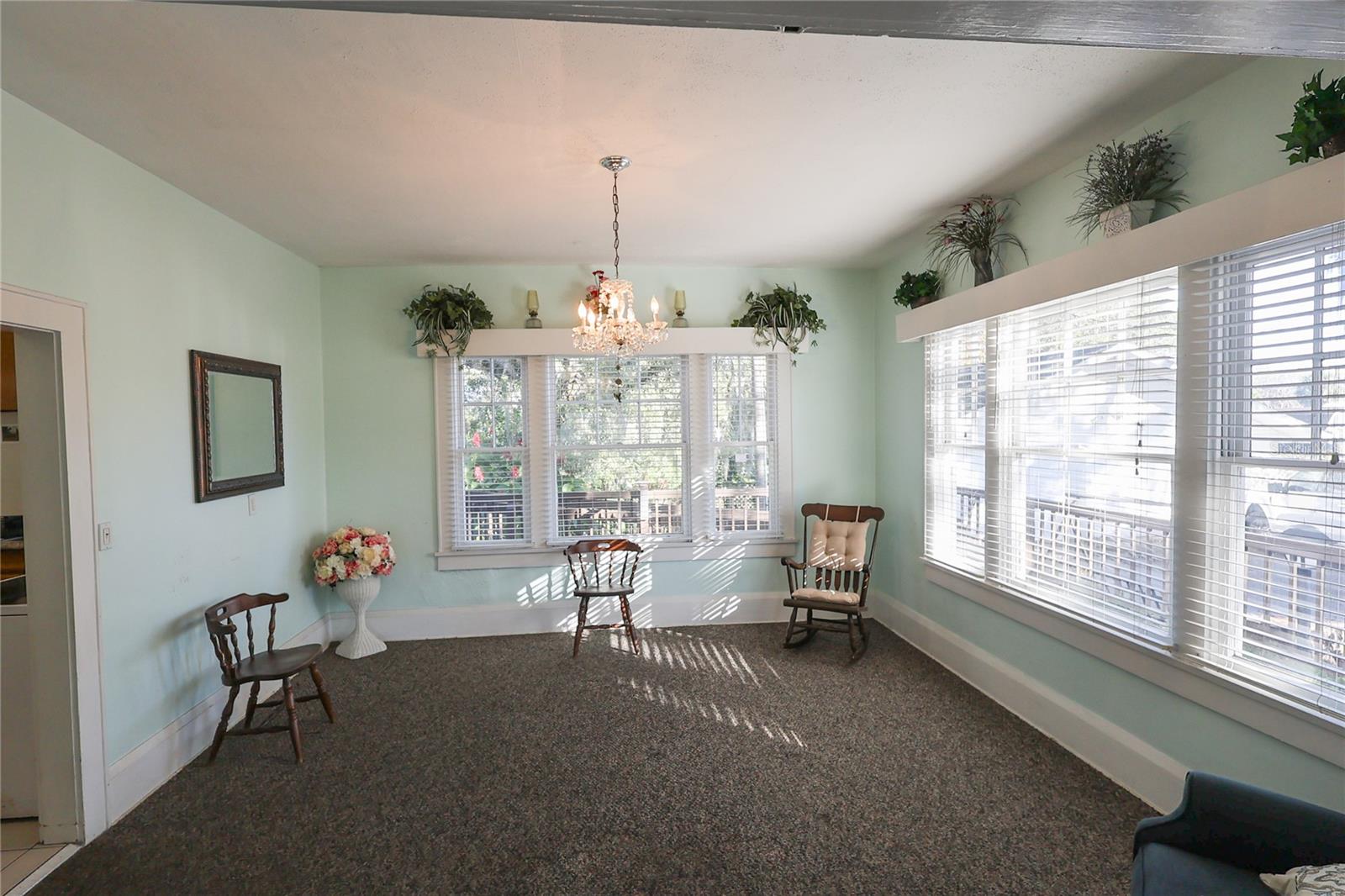 Image 4 of 42 For 601 Alta Vista Drive