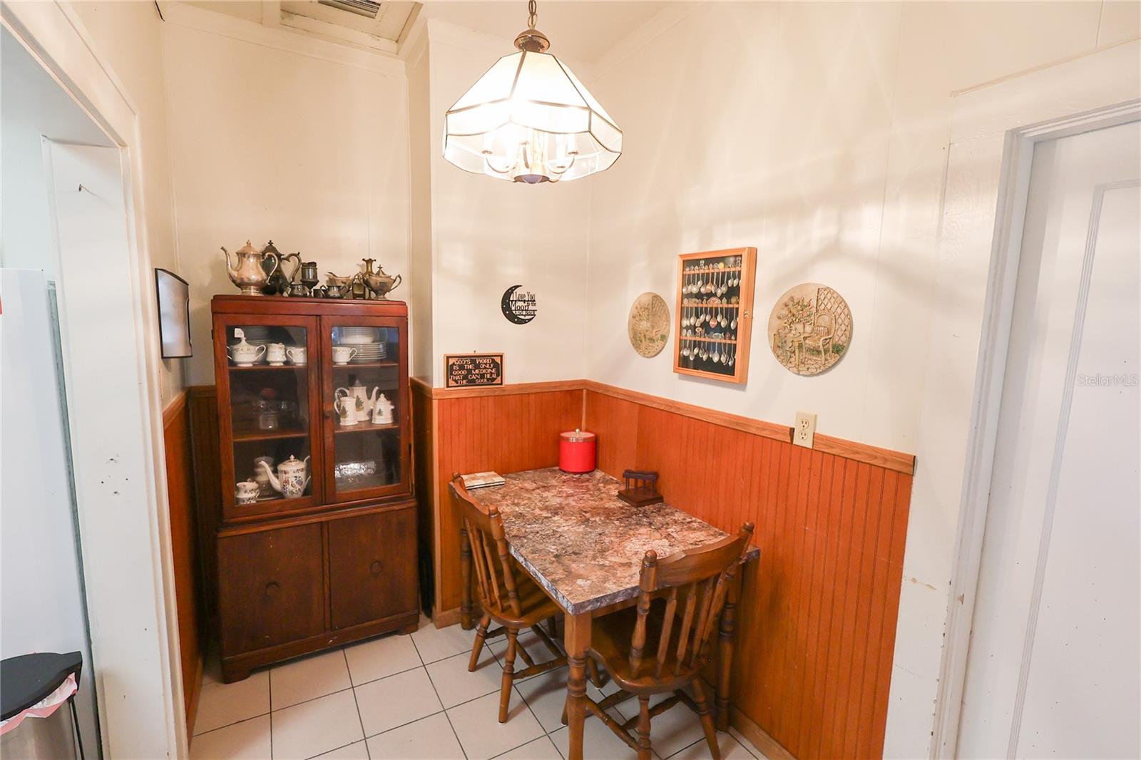 Image 8 of 42 For 601 Alta Vista Drive