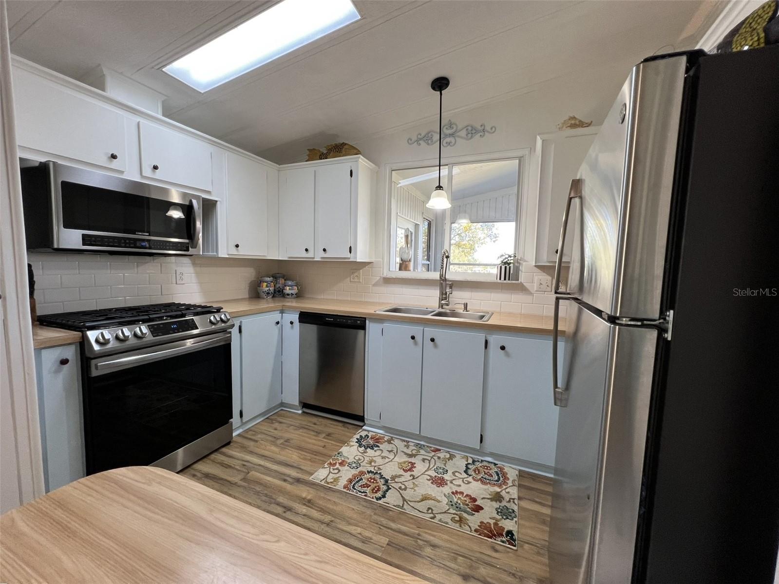 Image 11 of 81 For 2055 Floral Avenue 91