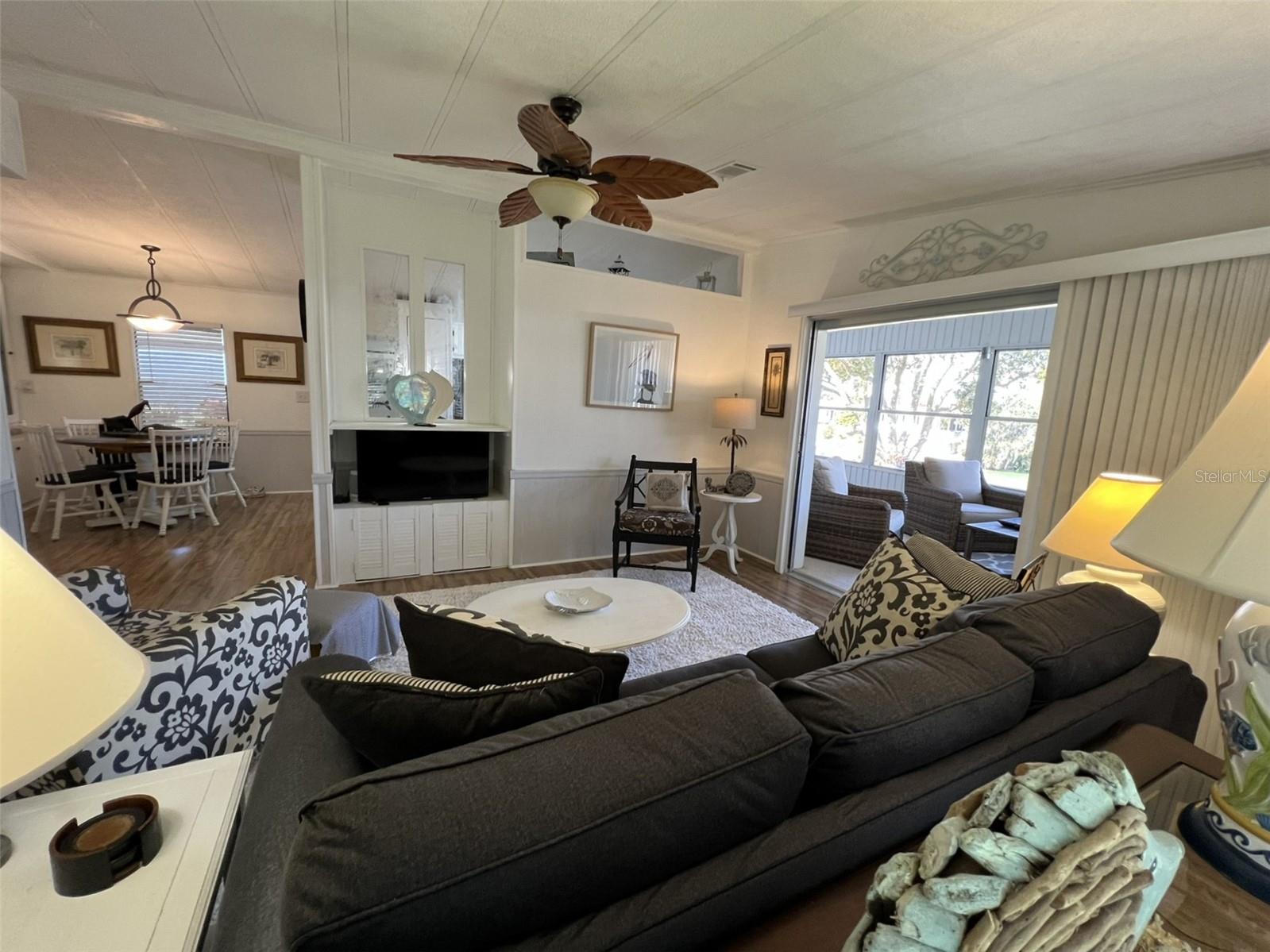 Image 20 of 81 For 2055 Floral Avenue 91