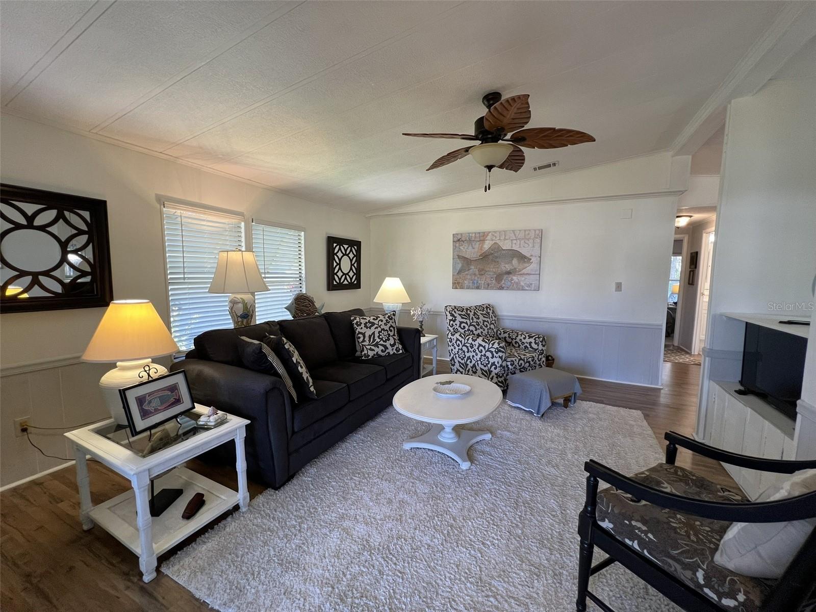 Image 21 of 81 For 2055 Floral Avenue 91