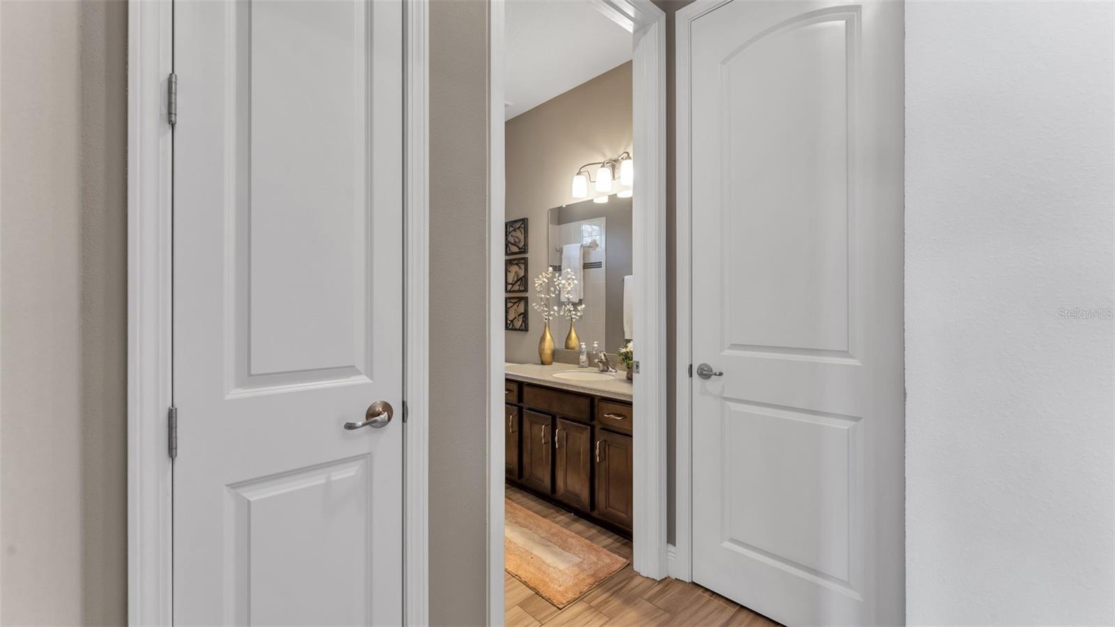 Image 17 of 86 For 3874 Grandefield Circle