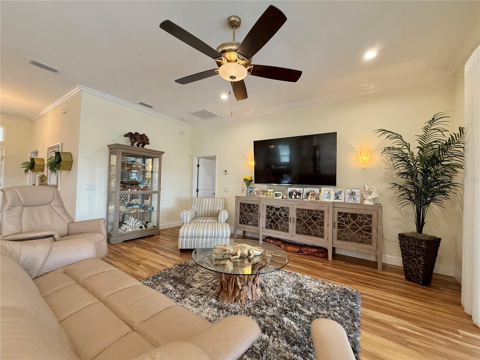 Listing photo id 13 for 5105 Pebble Beach Drive