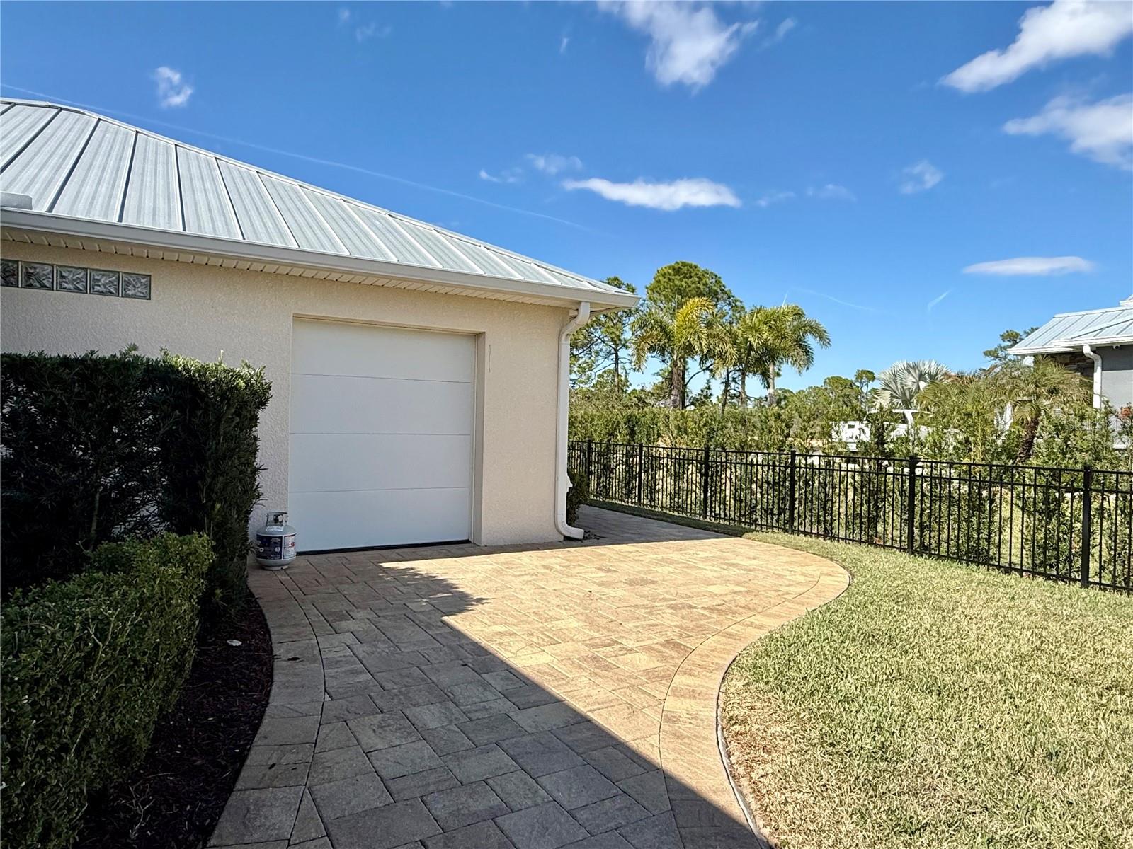 Listing photo id 40 for 5105 Pebble Beach Drive