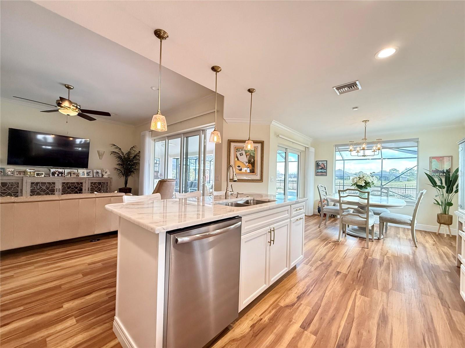 Listing photo id 5 for 5105 Pebble Beach Drive