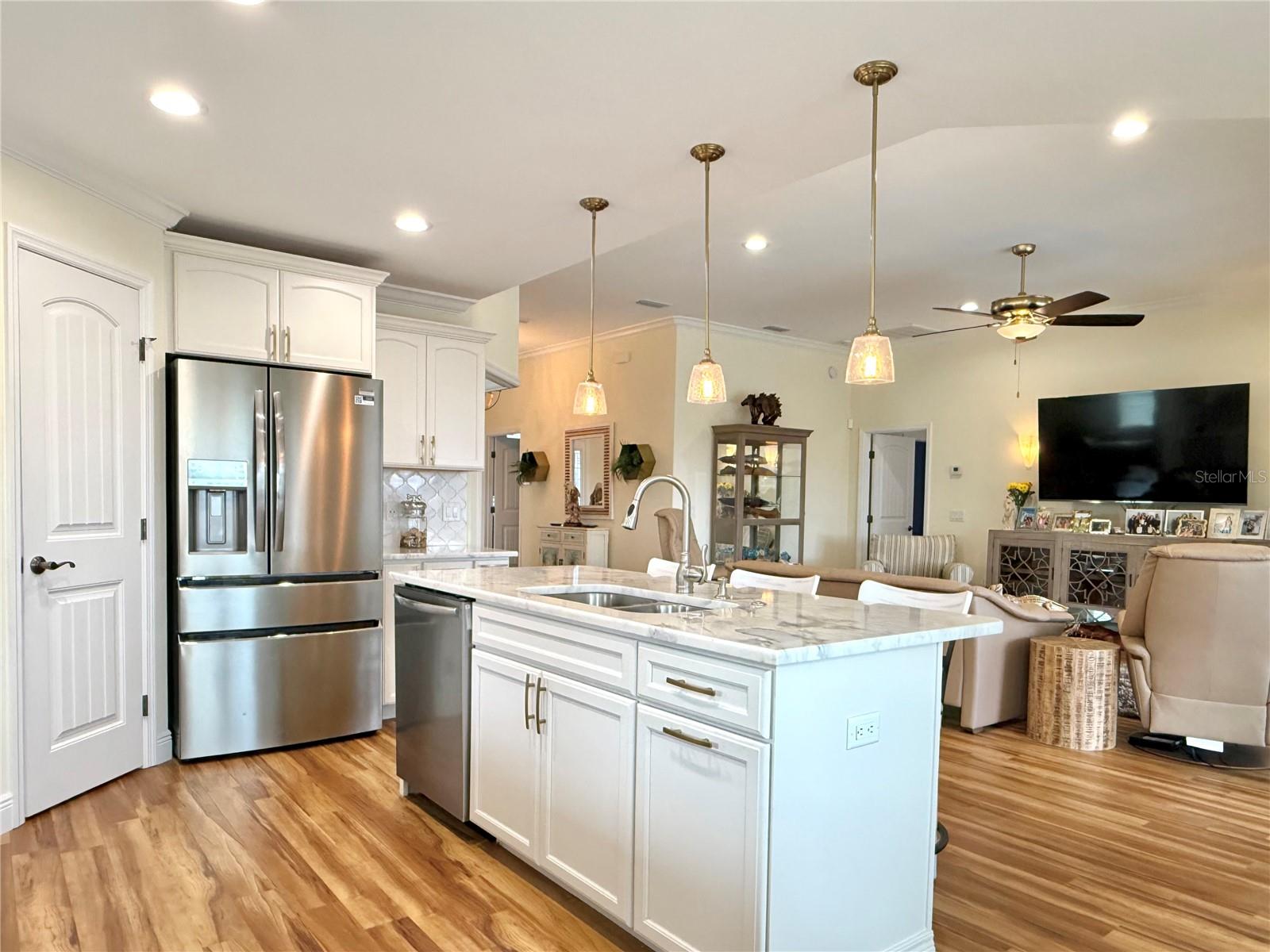 Listing photo id 7 for 5105 Pebble Beach Drive