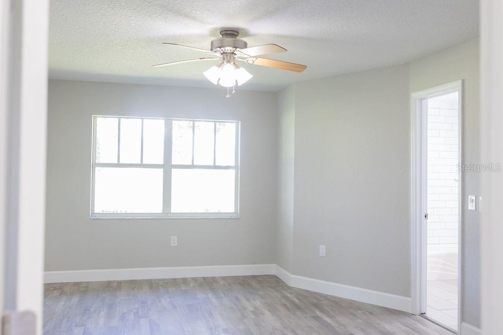 Image 16 of 40 For 2992 Oaks Bend