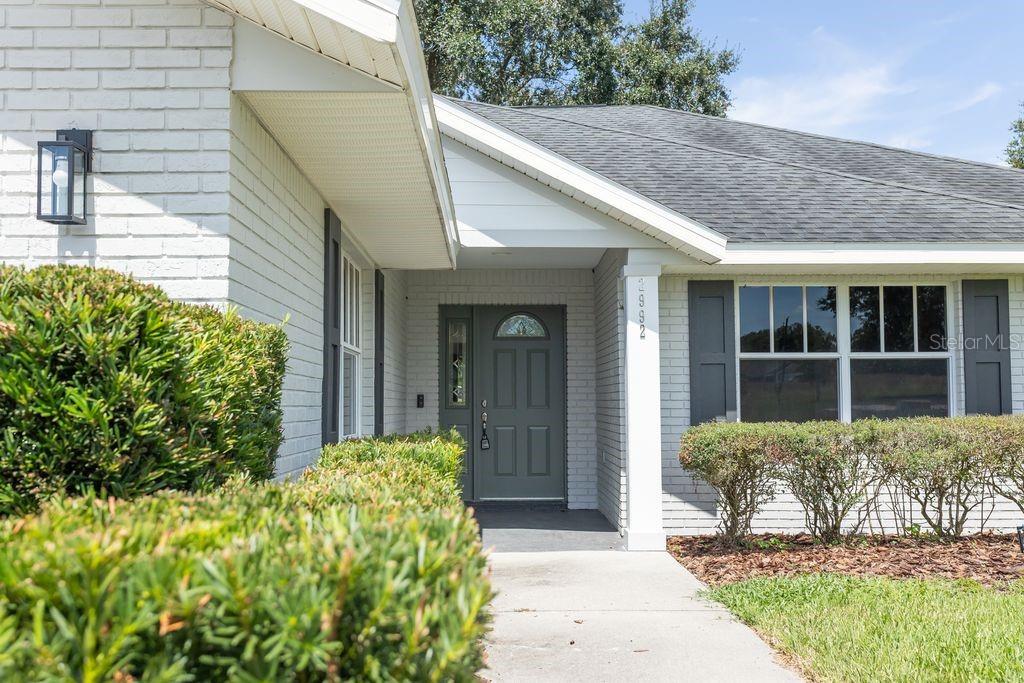 Image 2 of 40 For 2992 Oaks Bend