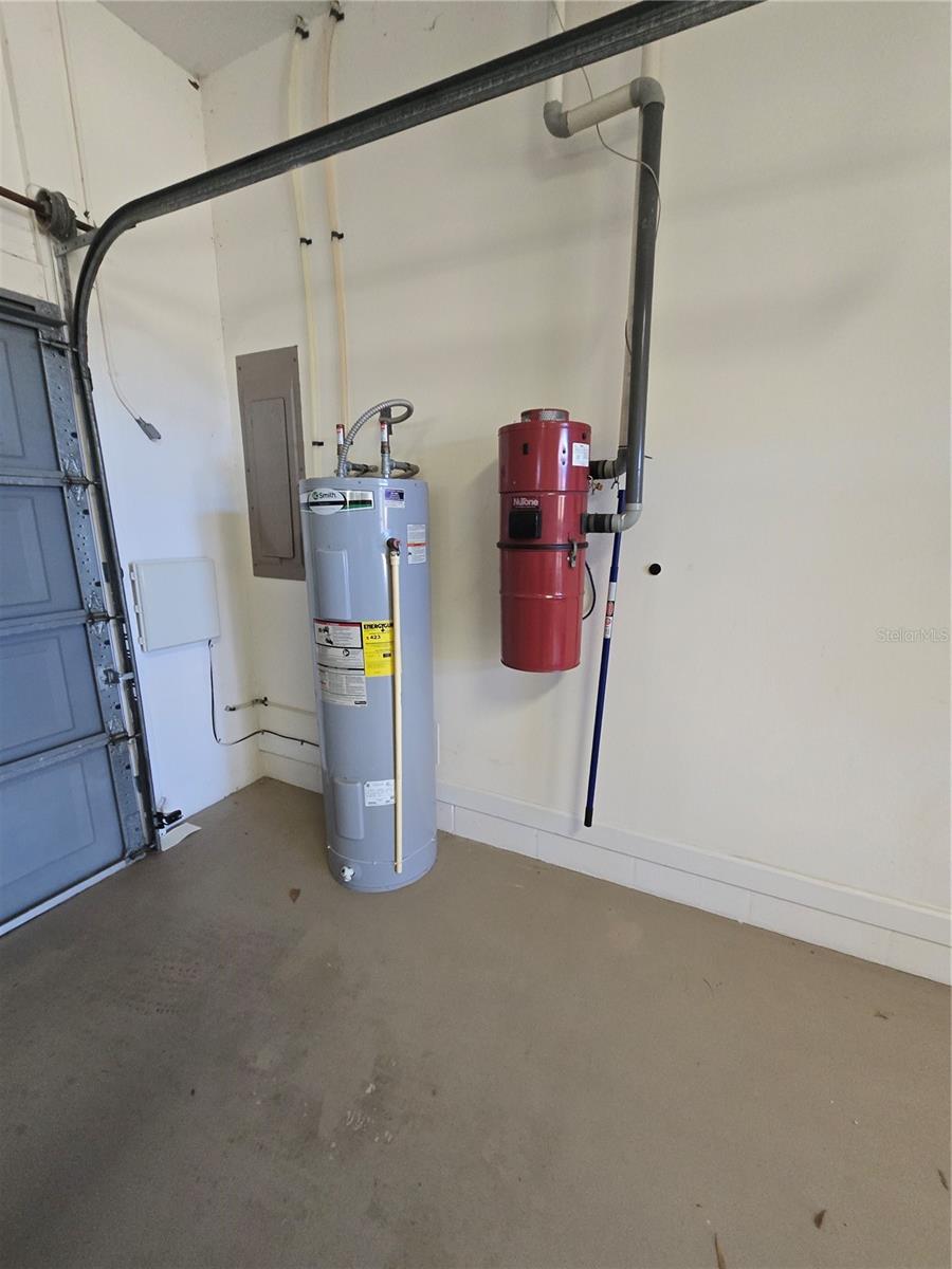 Image 33 of 41 For 2409 Berkshire Drive