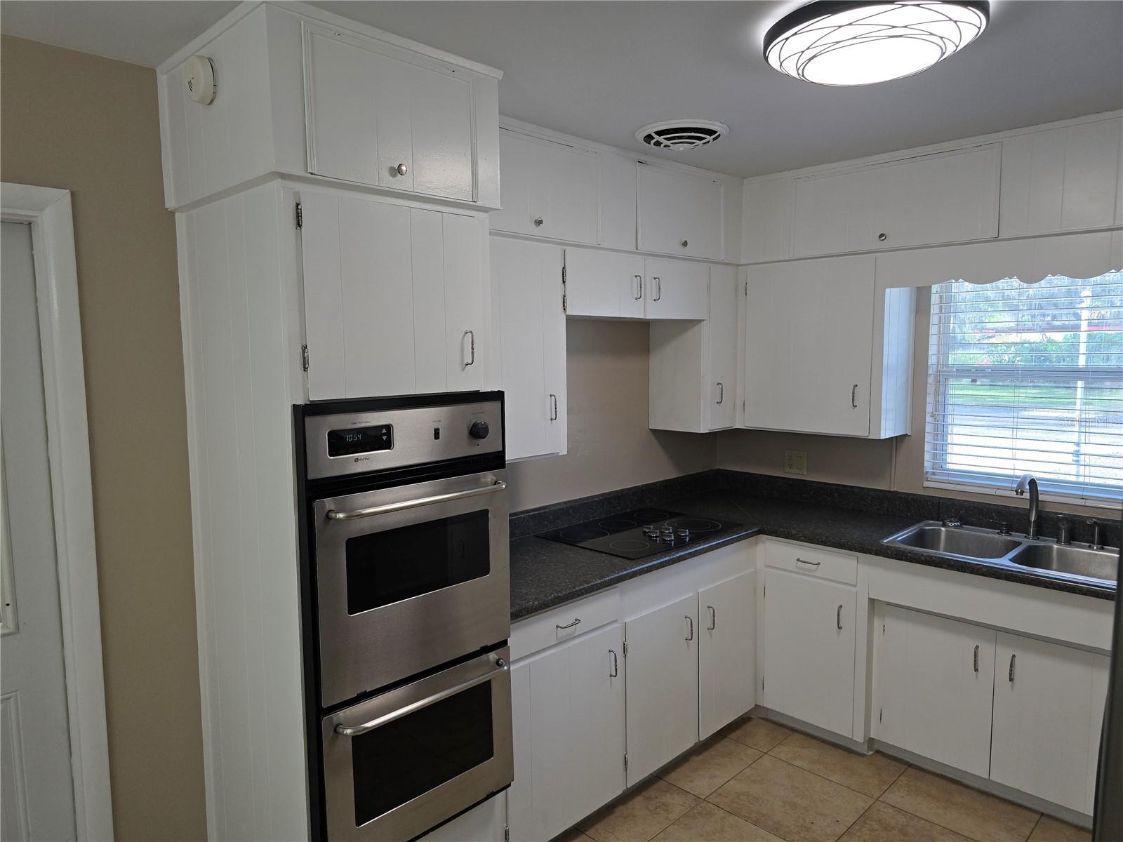 Image 10 of 13 For 2150 De La Palma Avenue