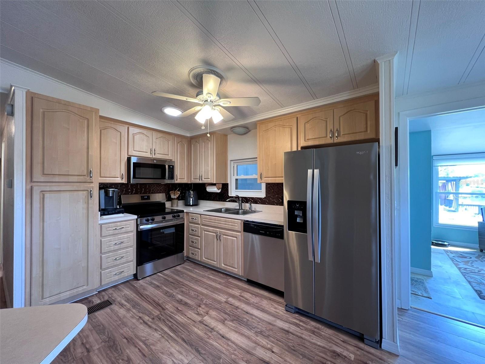 Image 28 of 59 For 2055 Floral Avenue 169