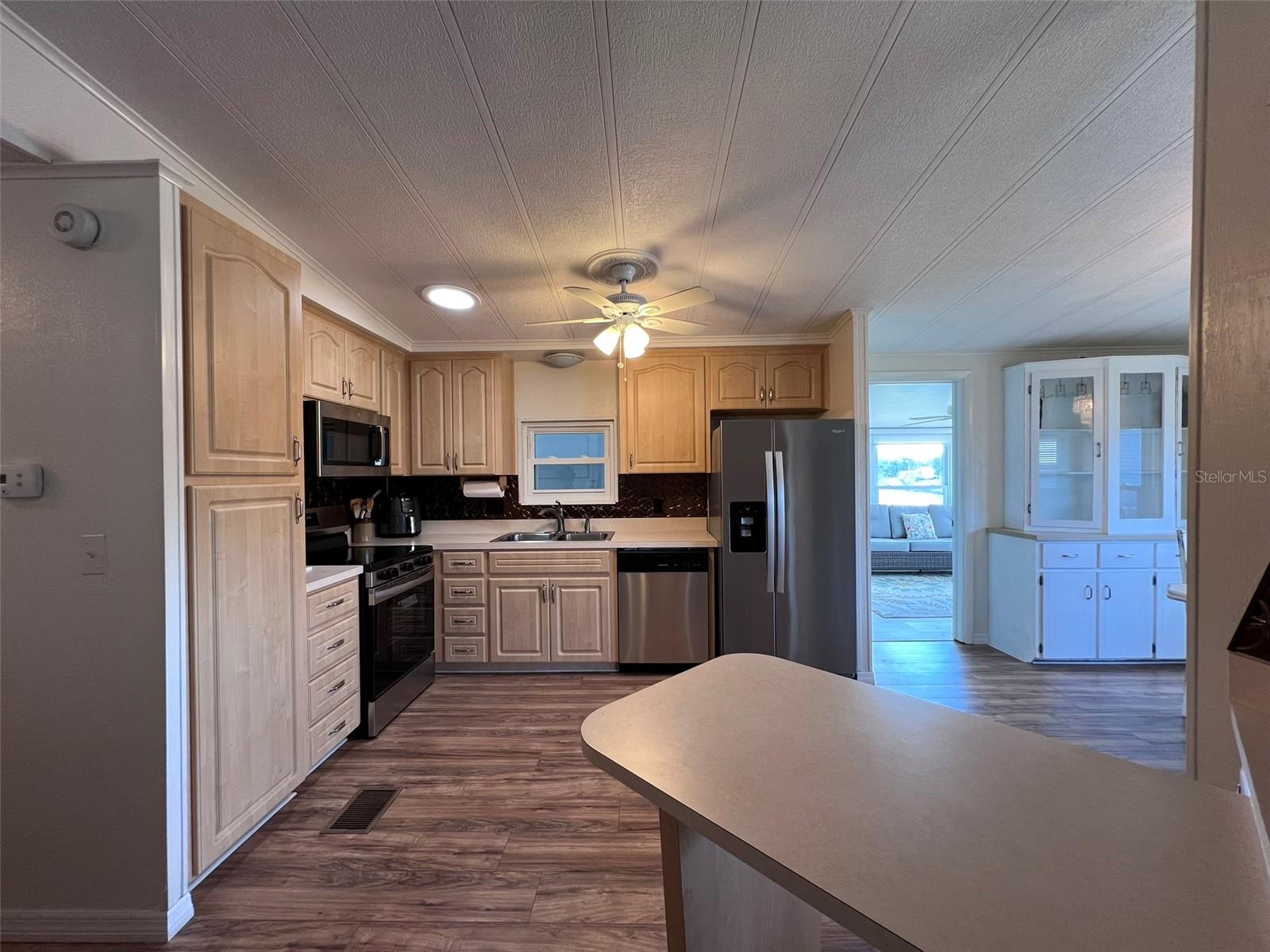 Image 29 of 59 For 2055 Floral Avenue 169