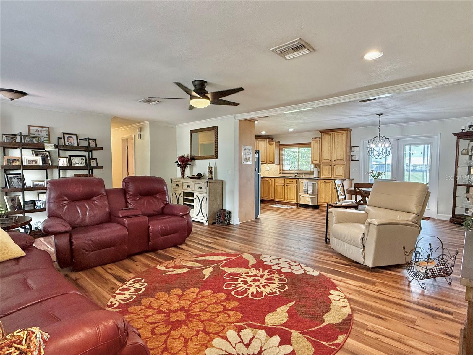 Image 11 of 49 For 233 Greensview Drive