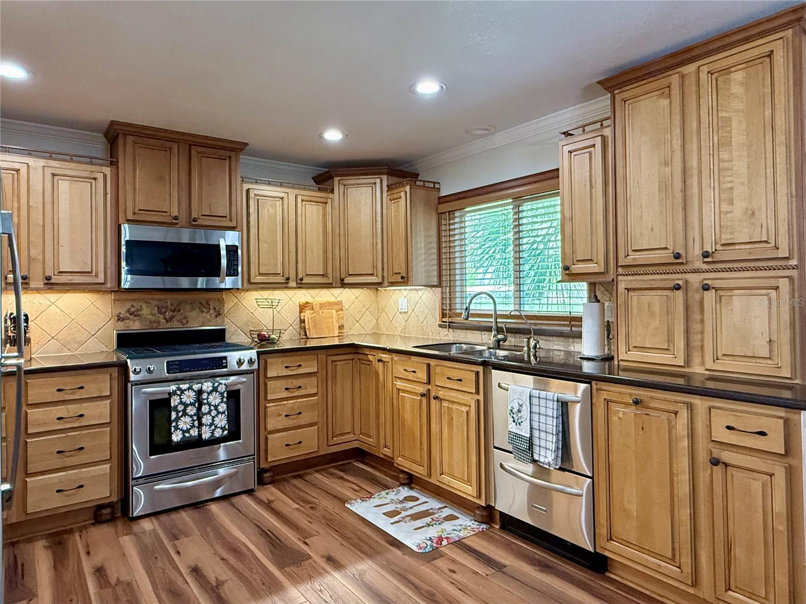 Image 24 of 49 For 233 Greensview Drive