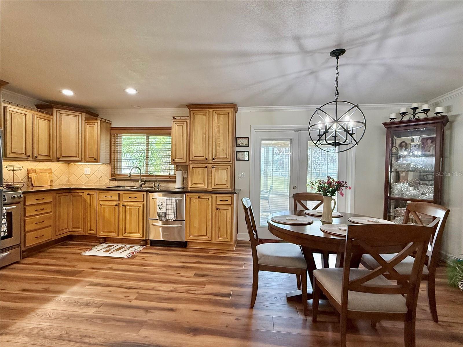 Image 25 of 49 For 233 Greensview Drive